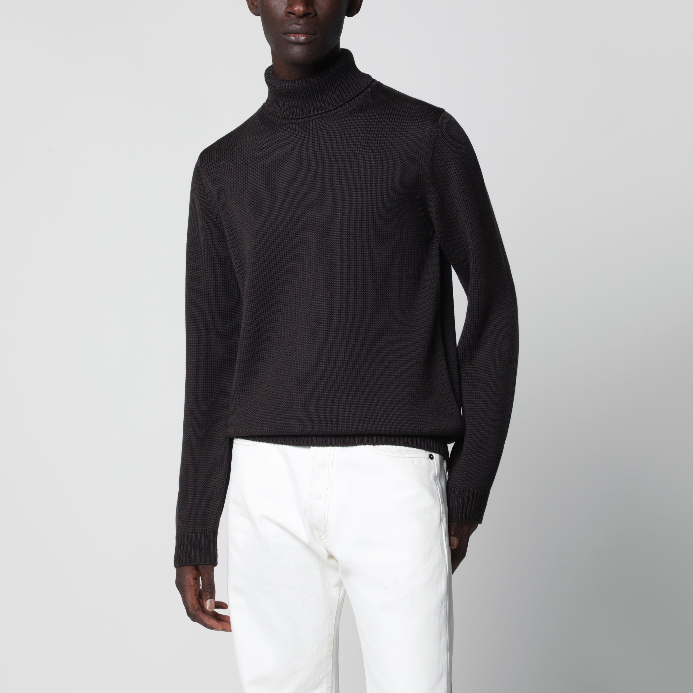 m*s様 roberto collina ボタン付きニット 46 ブラック Roberto Collina Brown wool turtleneck sweater | TheDoubleF