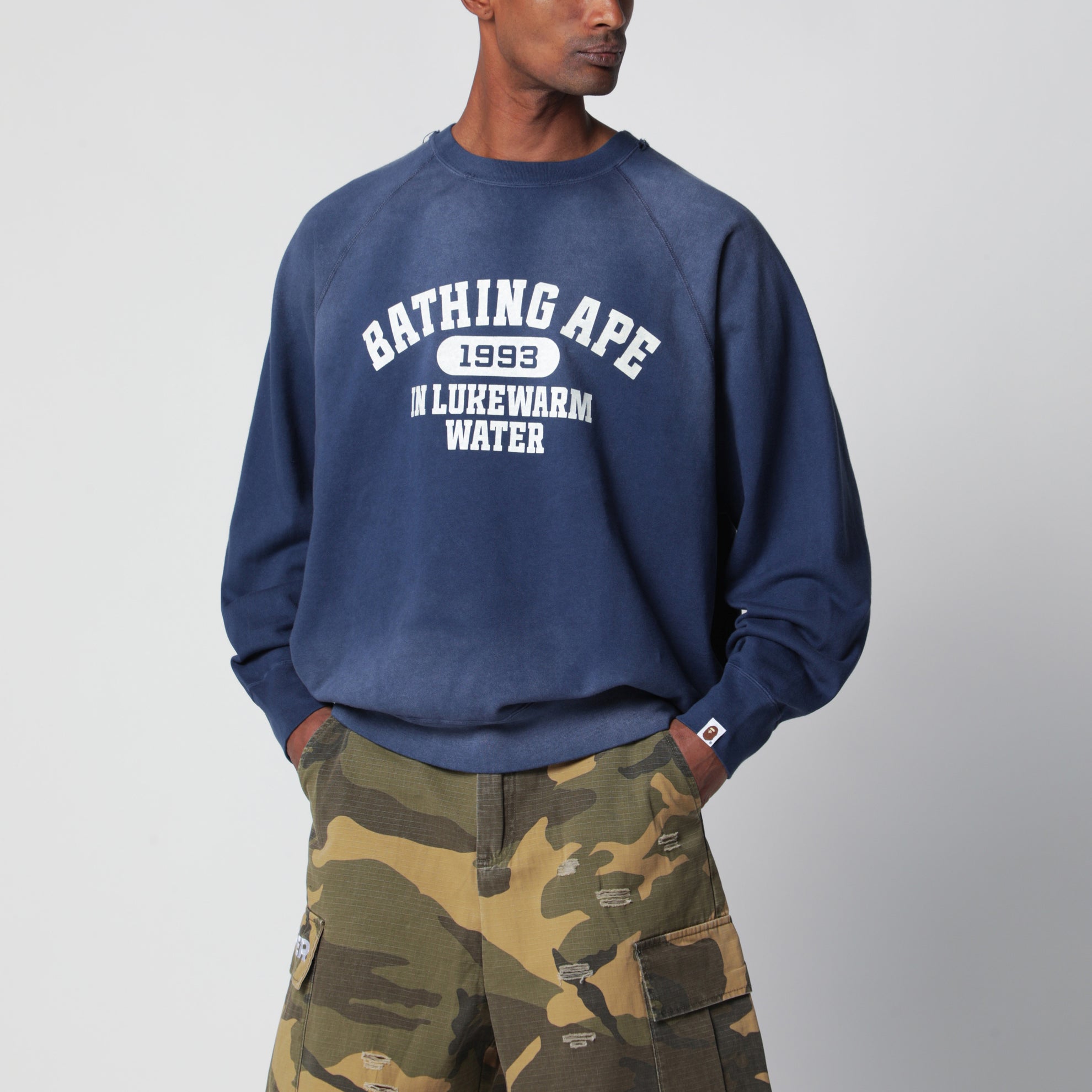 Sweat bleu marine délavé avec logo