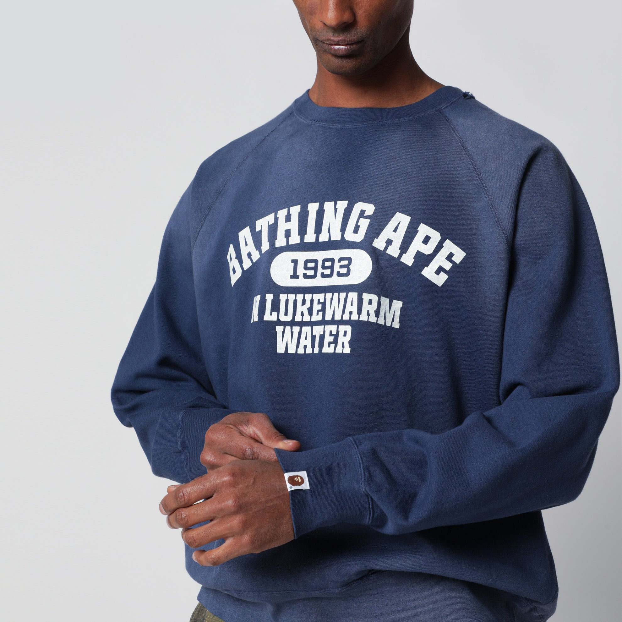 Sweat bleu marine délavé avec logo