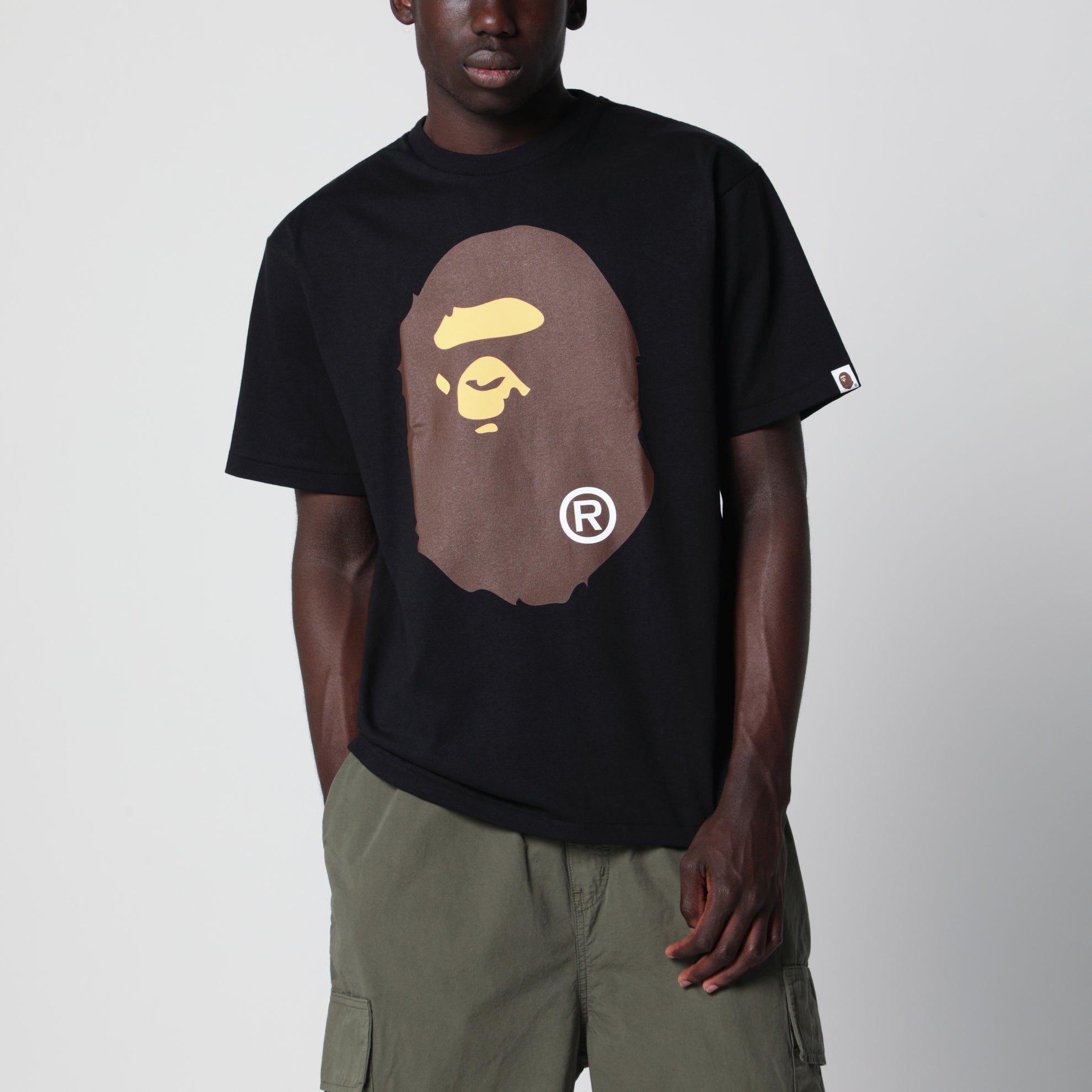 Schwarzes T-Shirt mit Logo-Print