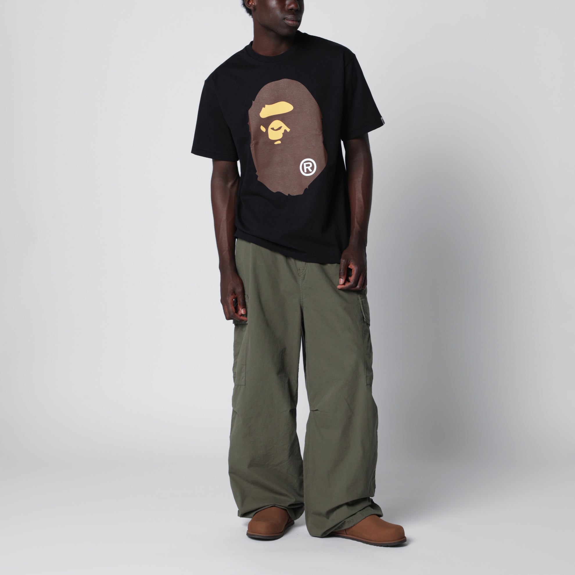 Schwarzes T-Shirt mit Logo-Print
