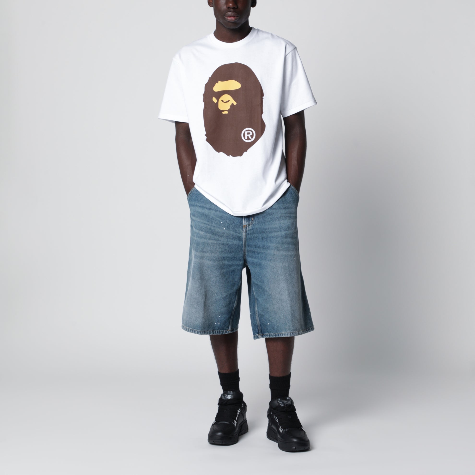 T-shirt bianca con stampa logo