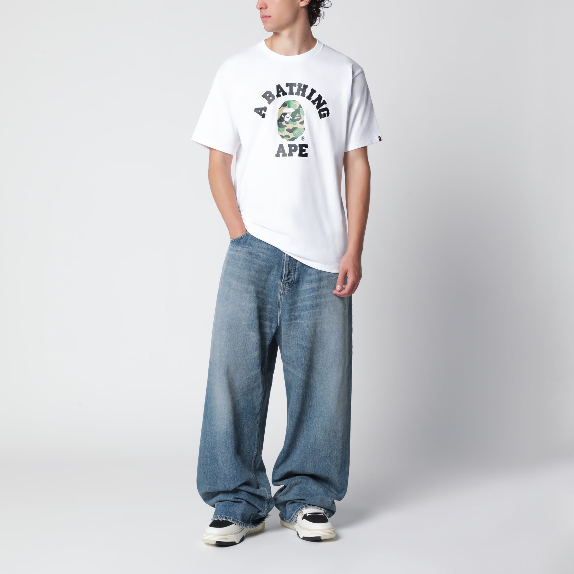 T-shirt bianca con stampa logo