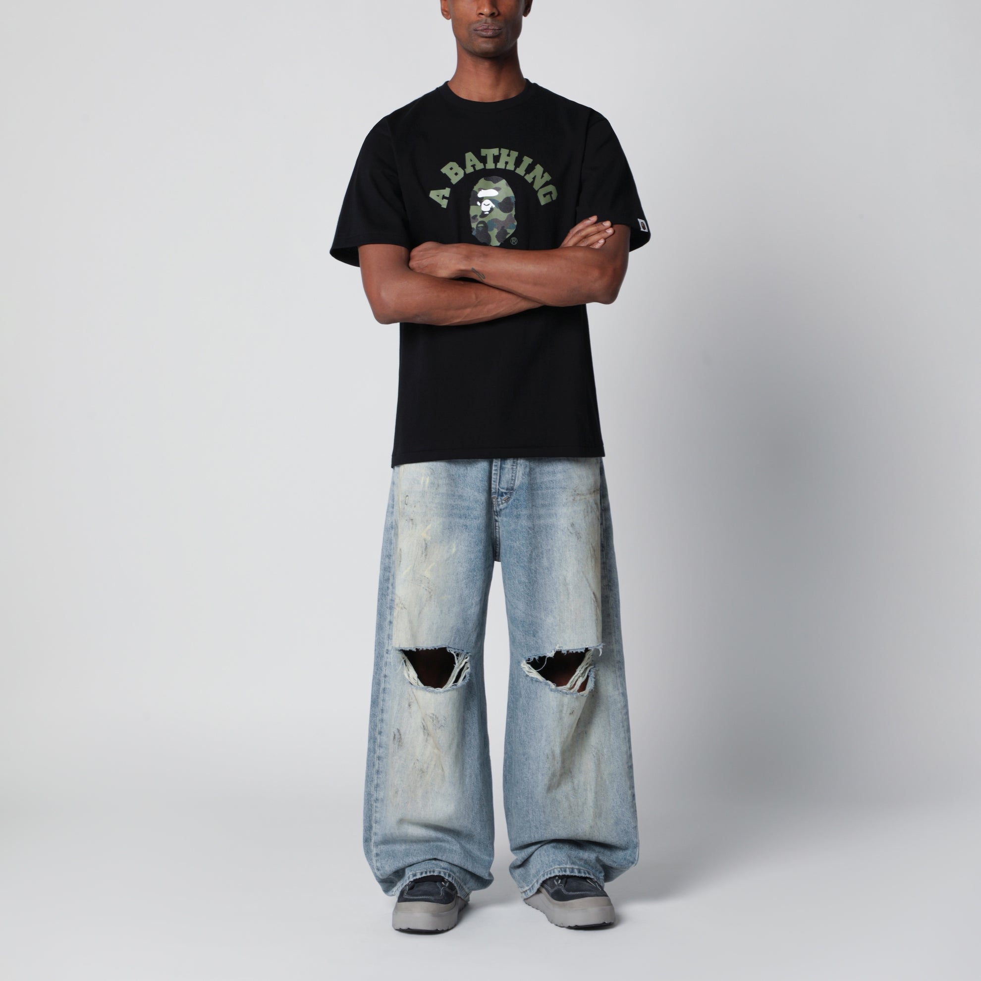 Schwarzes T-Shirt mit Logo-Print