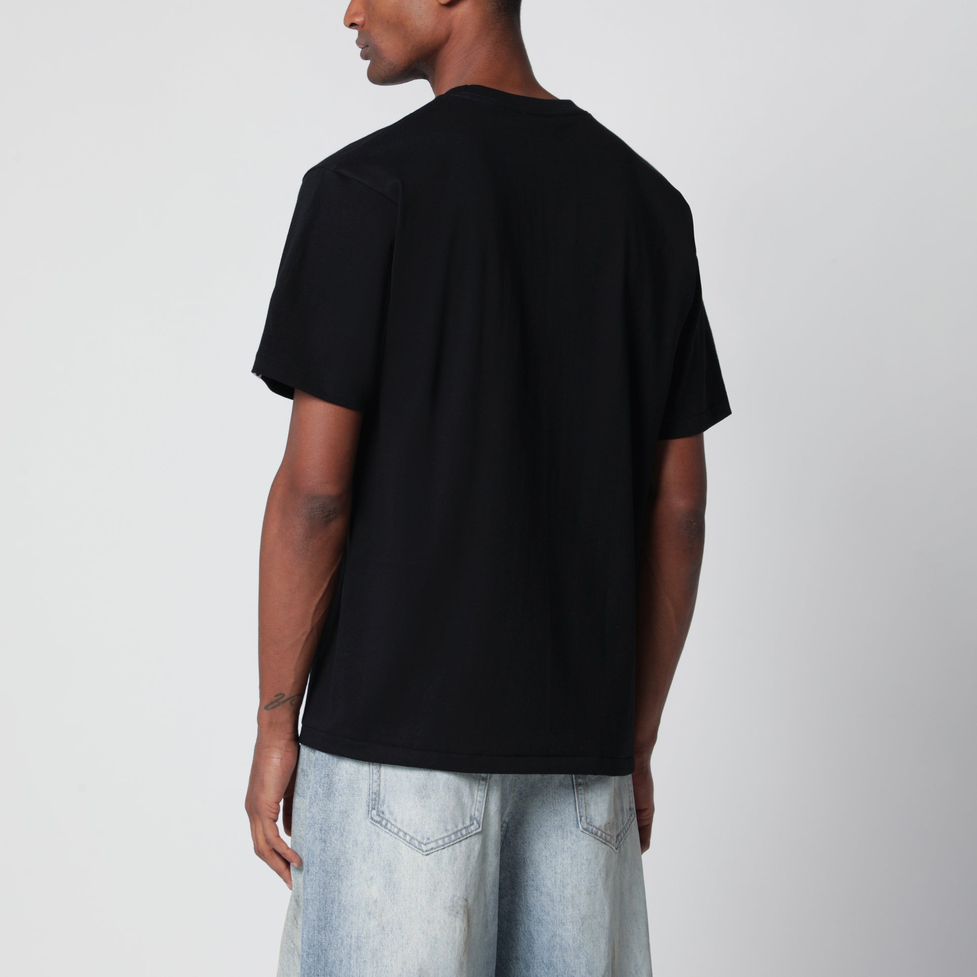 Schwarzes T-Shirt mit Logo-Print