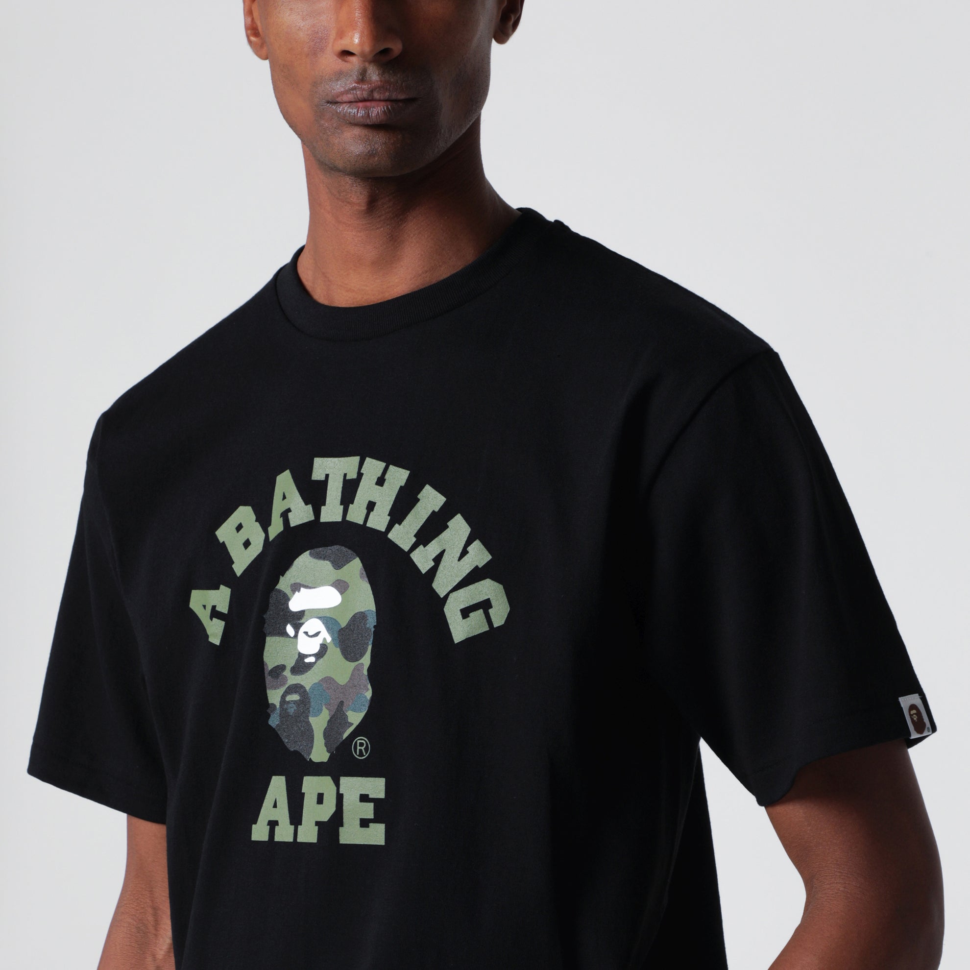 Schwarzes T-Shirt mit Logo-Print