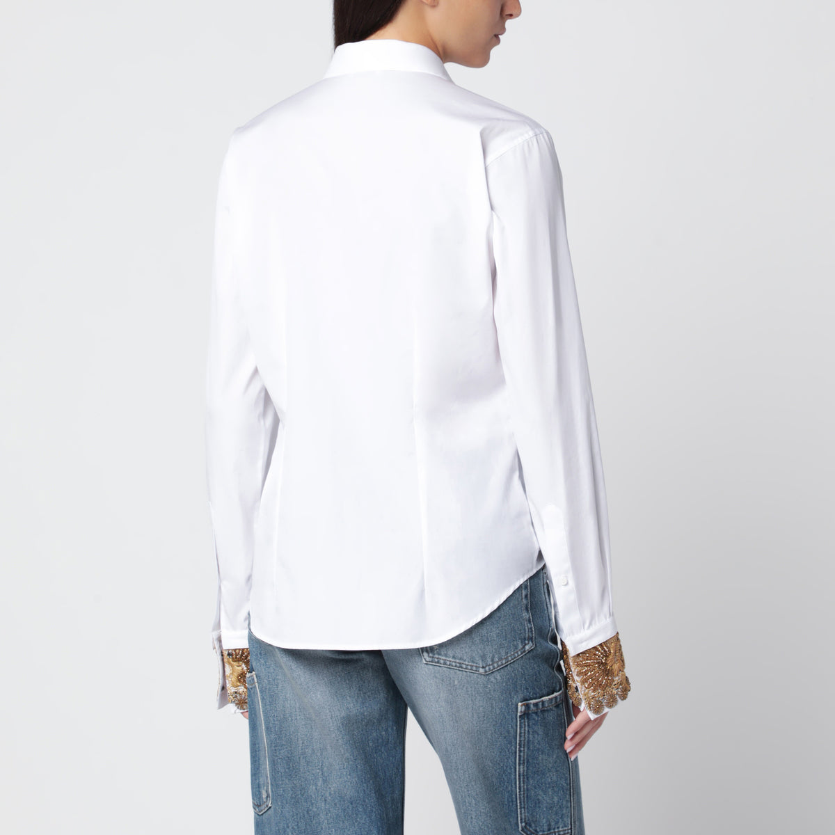 Chemise blanche en coton avec poignets brodés