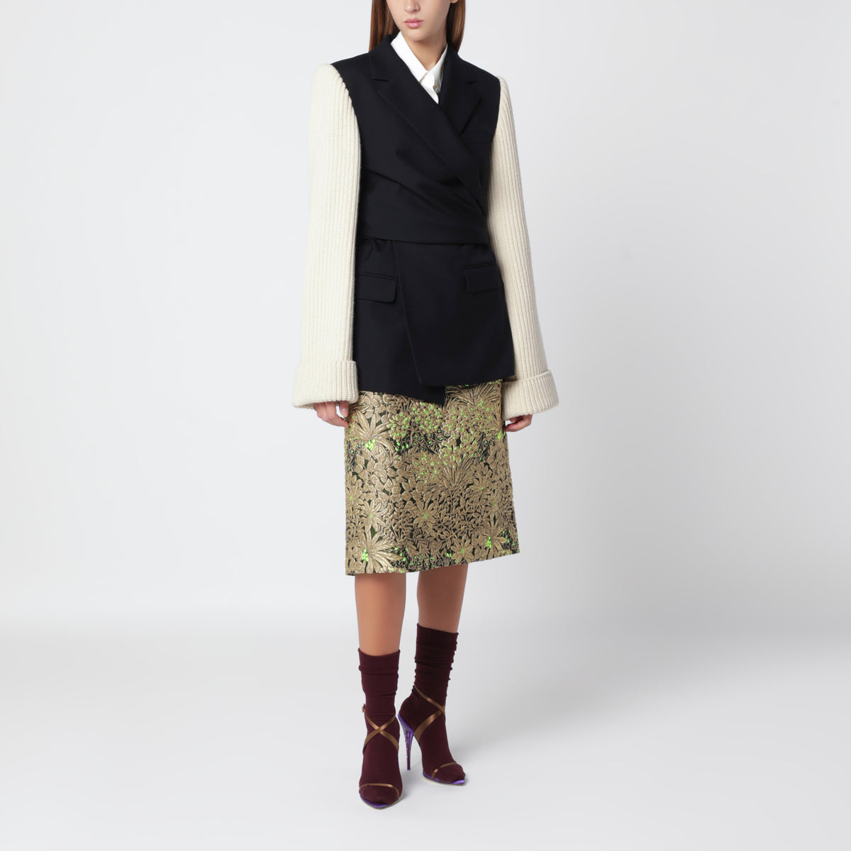Beige skirt with floral jacquard pattern