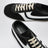 Sneakers noires et blanches en cuir et daim