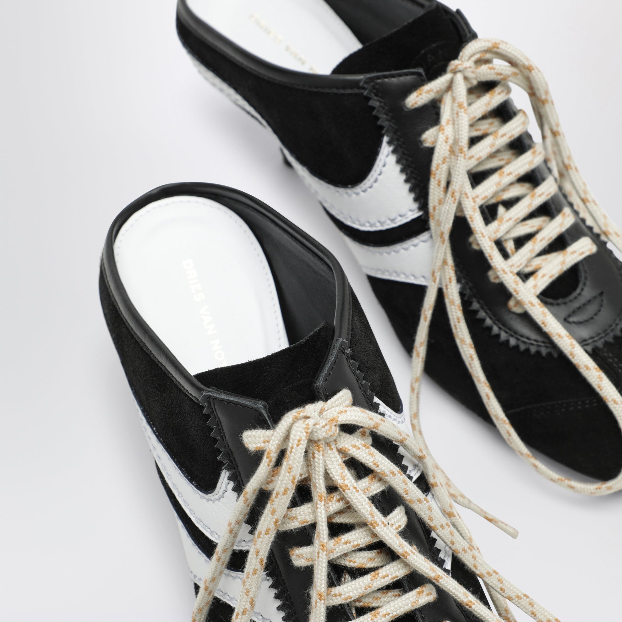Mules 65 in suede e pelle neri e bianchi