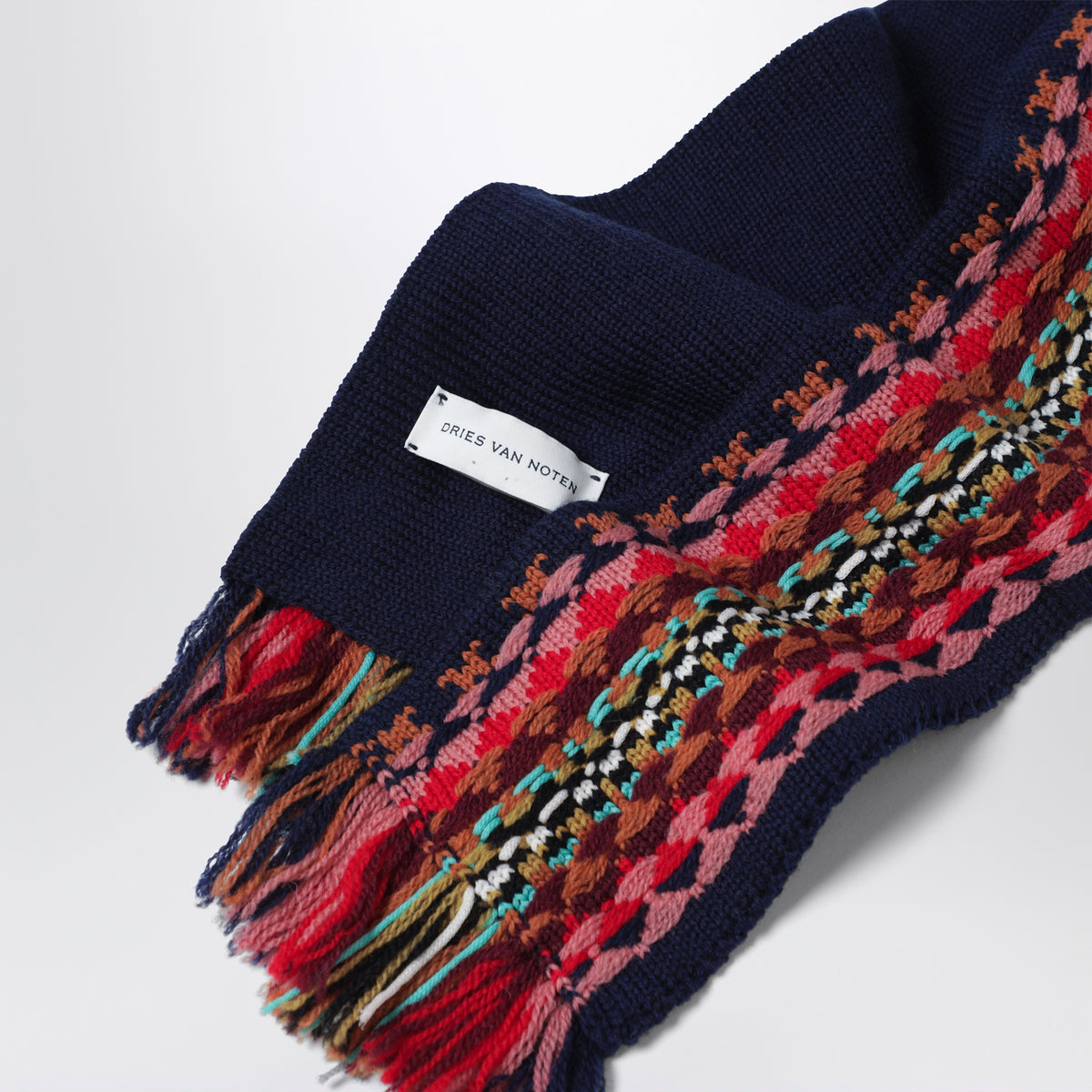 Navyblauer Wollschal mit mehrfarbigem Jacquardmuster