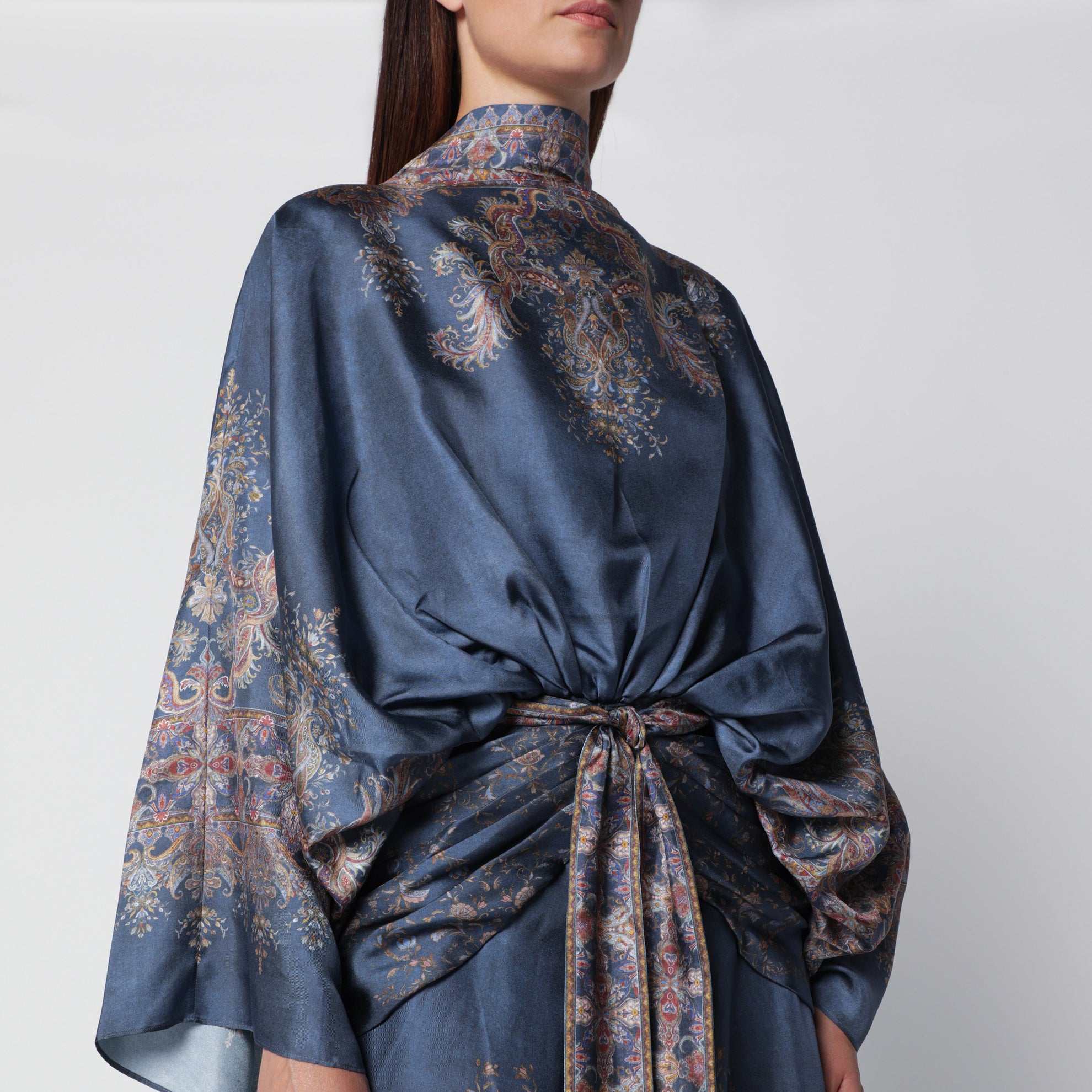 Valiant marineblaues langes Seidenkleid