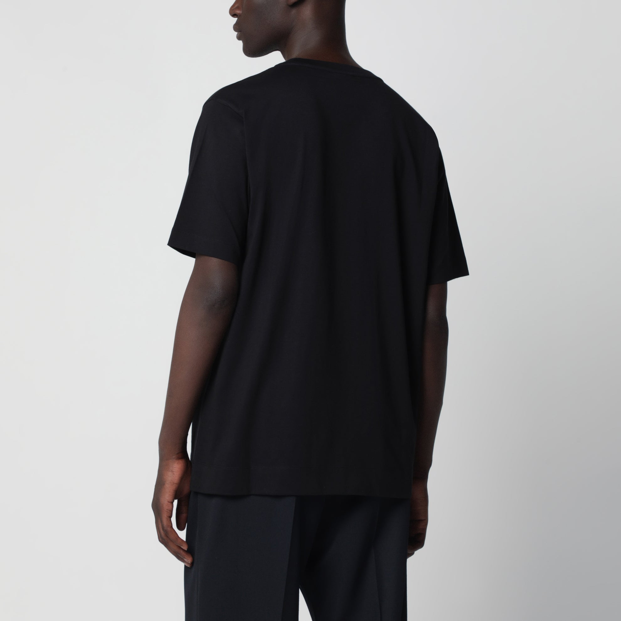 T-shirt nera in cotone