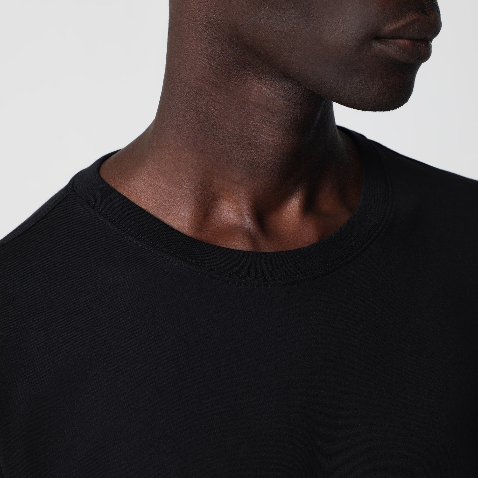 T-shirt nera in cotone