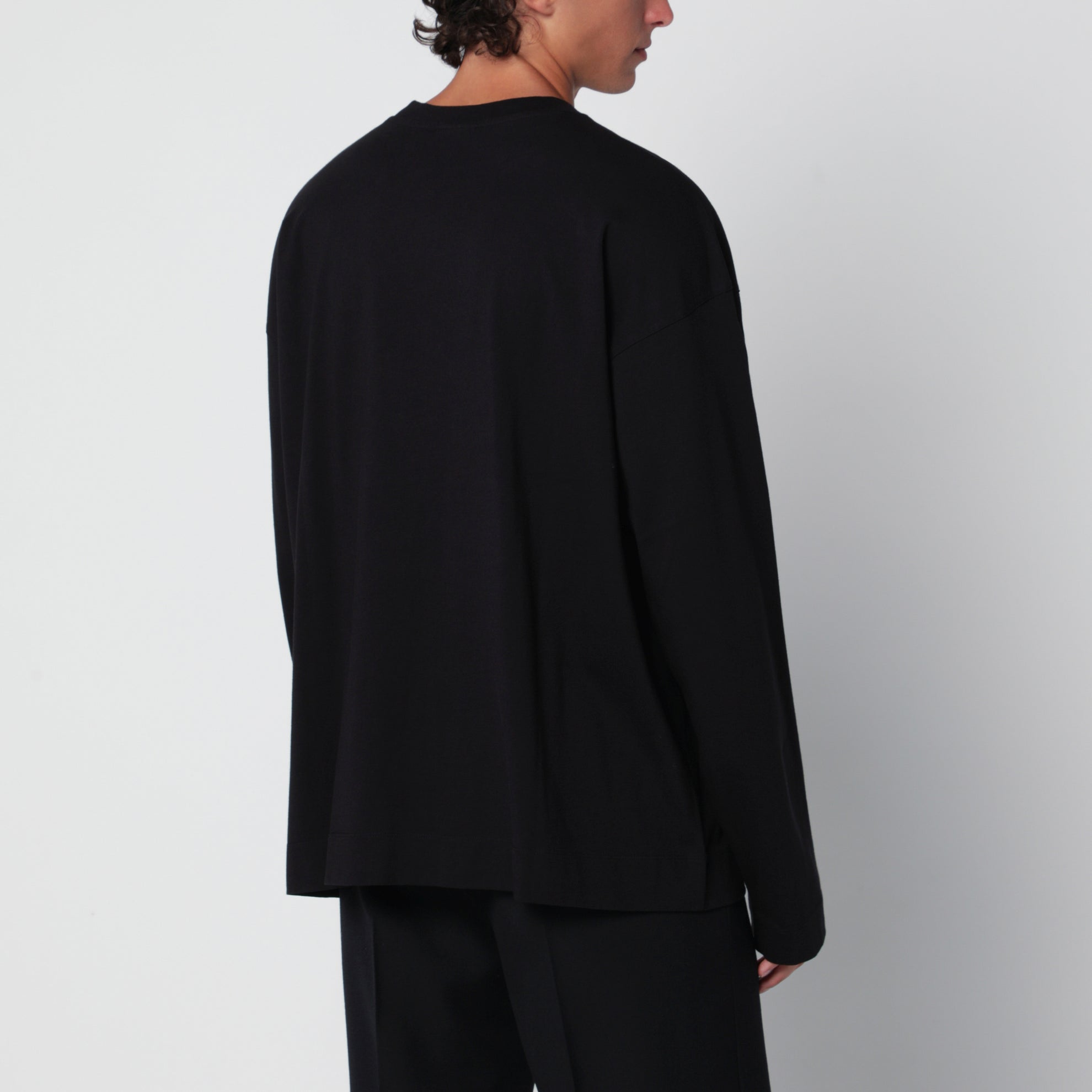 T-shirt a maniche lunghe nera in cotone