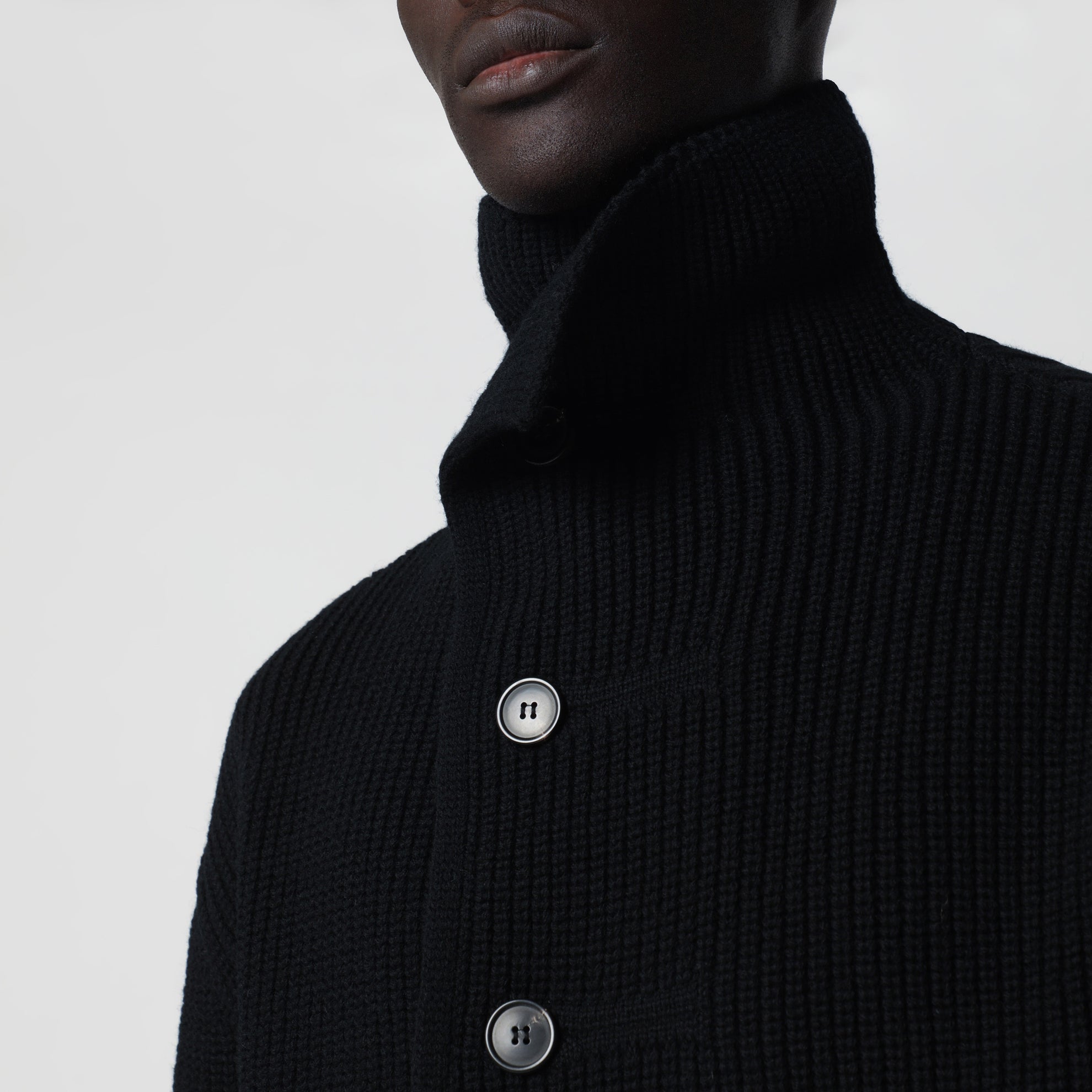 Cardigan nero in lana a trama waffle