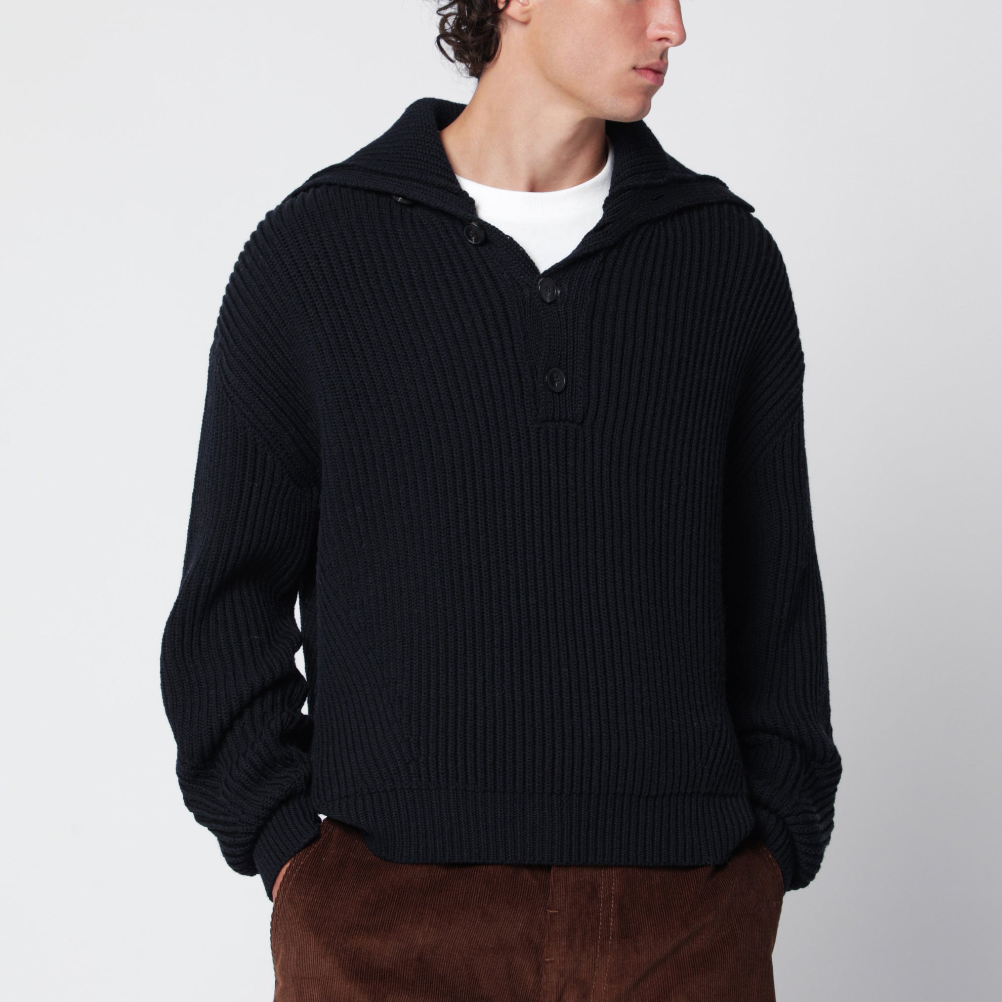 Pull bleu marine en laine côtelée