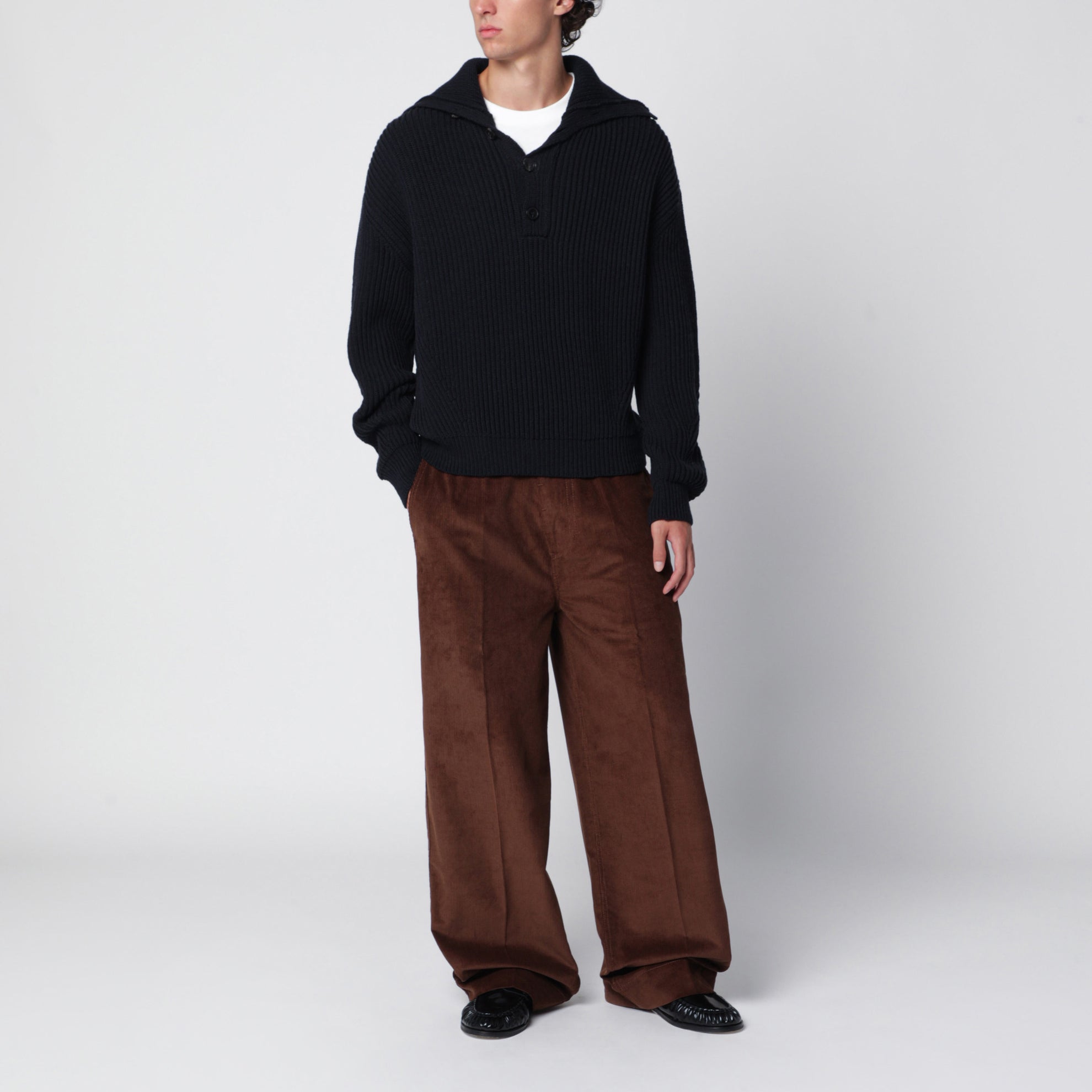 Pull bleu marine en laine côtelée