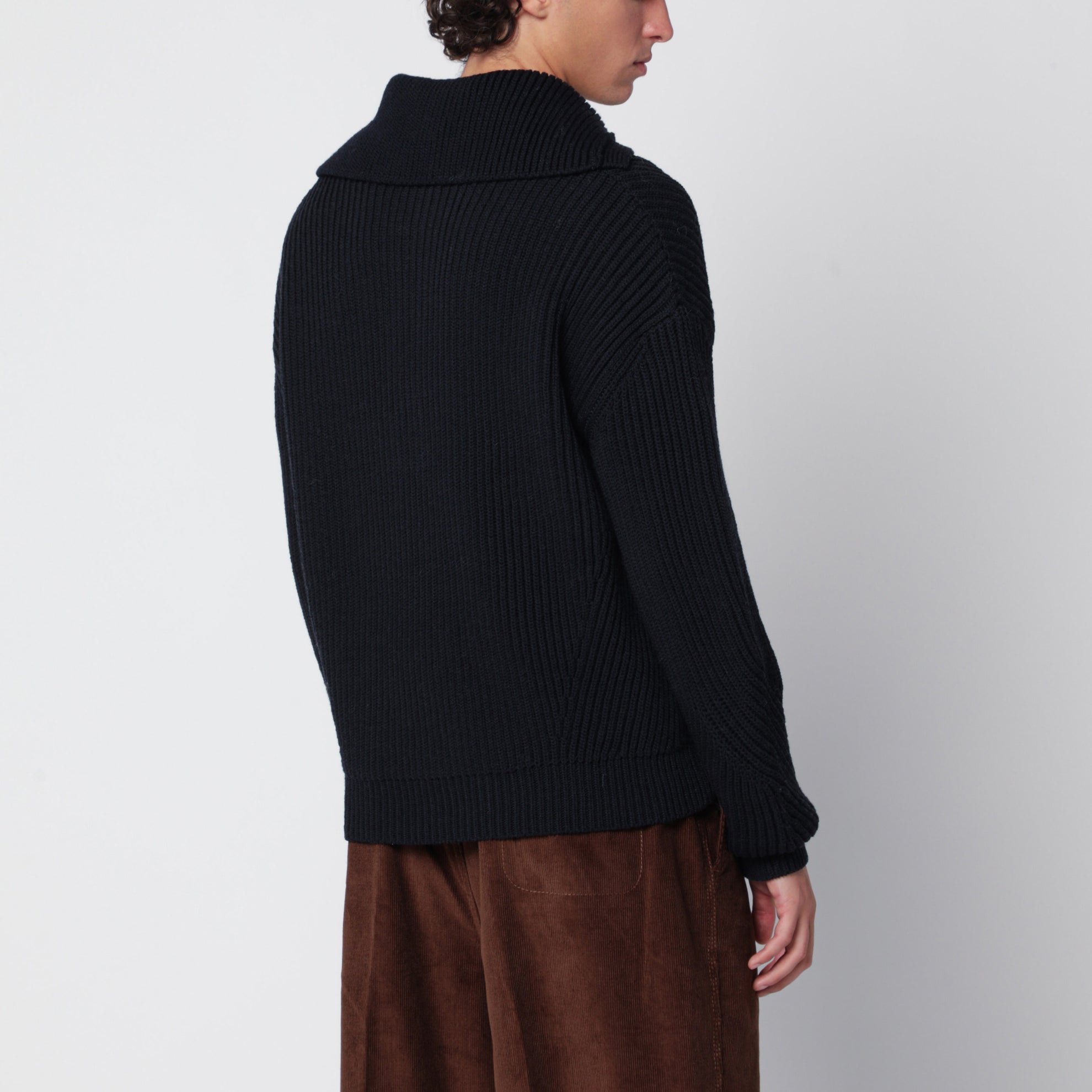 Pull bleu marine en laine côtelée