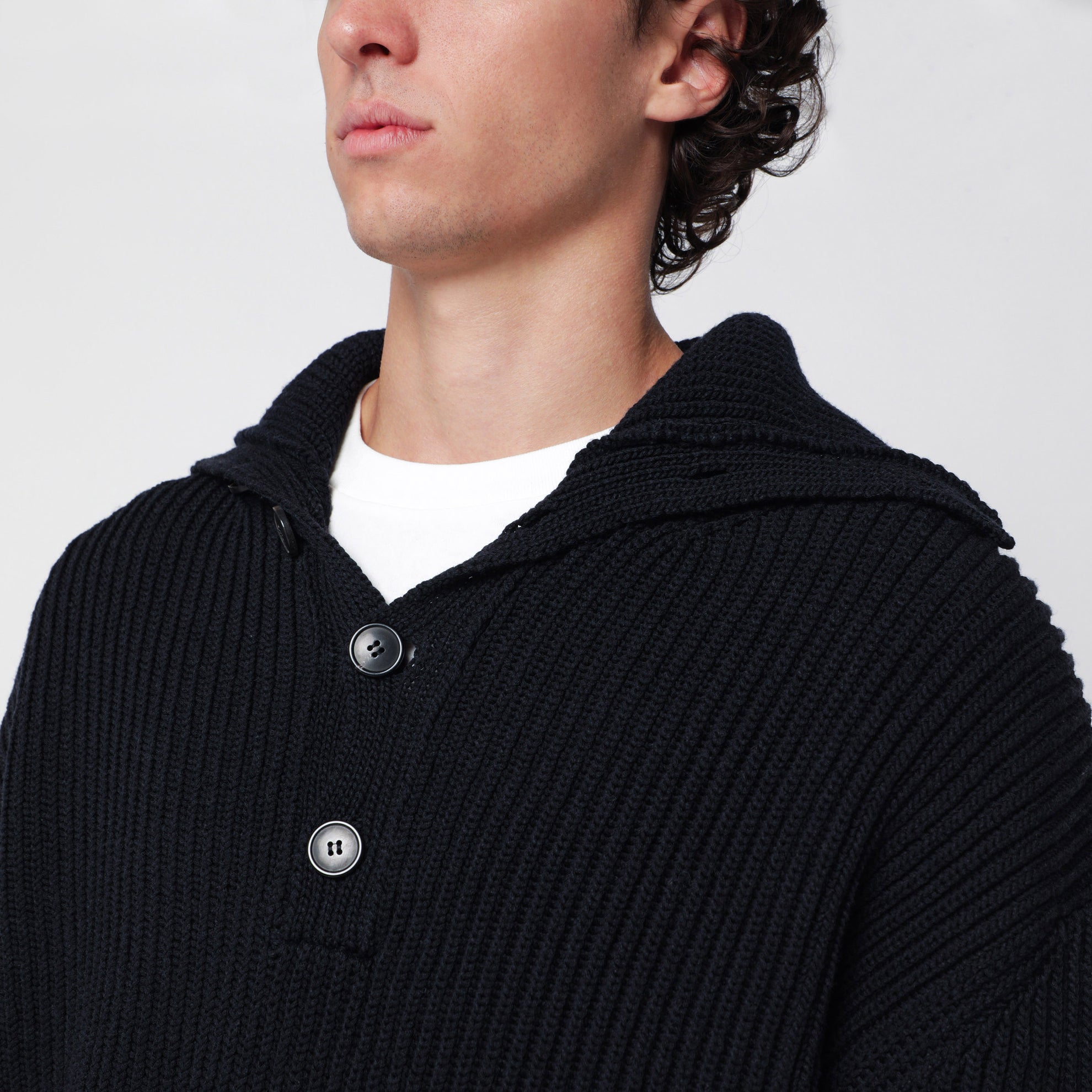 Pull bleu marine en laine côtelée