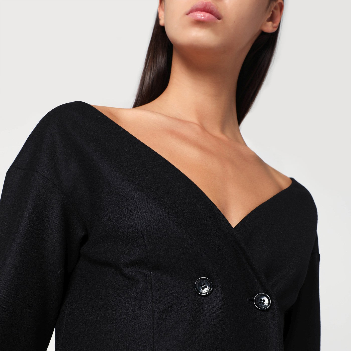 Veste noire en laine à col en V