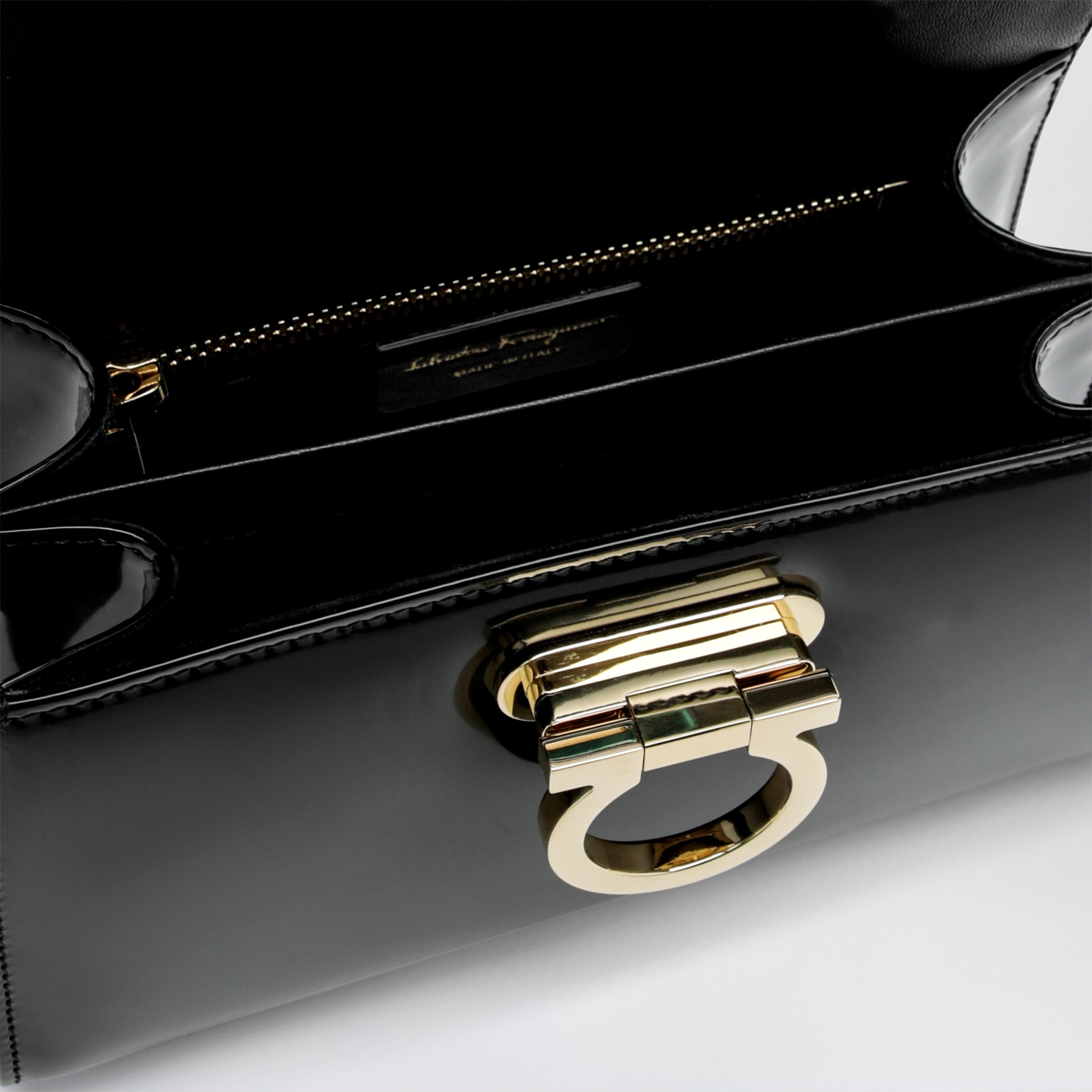 Borsa Iconic Top Handle nera