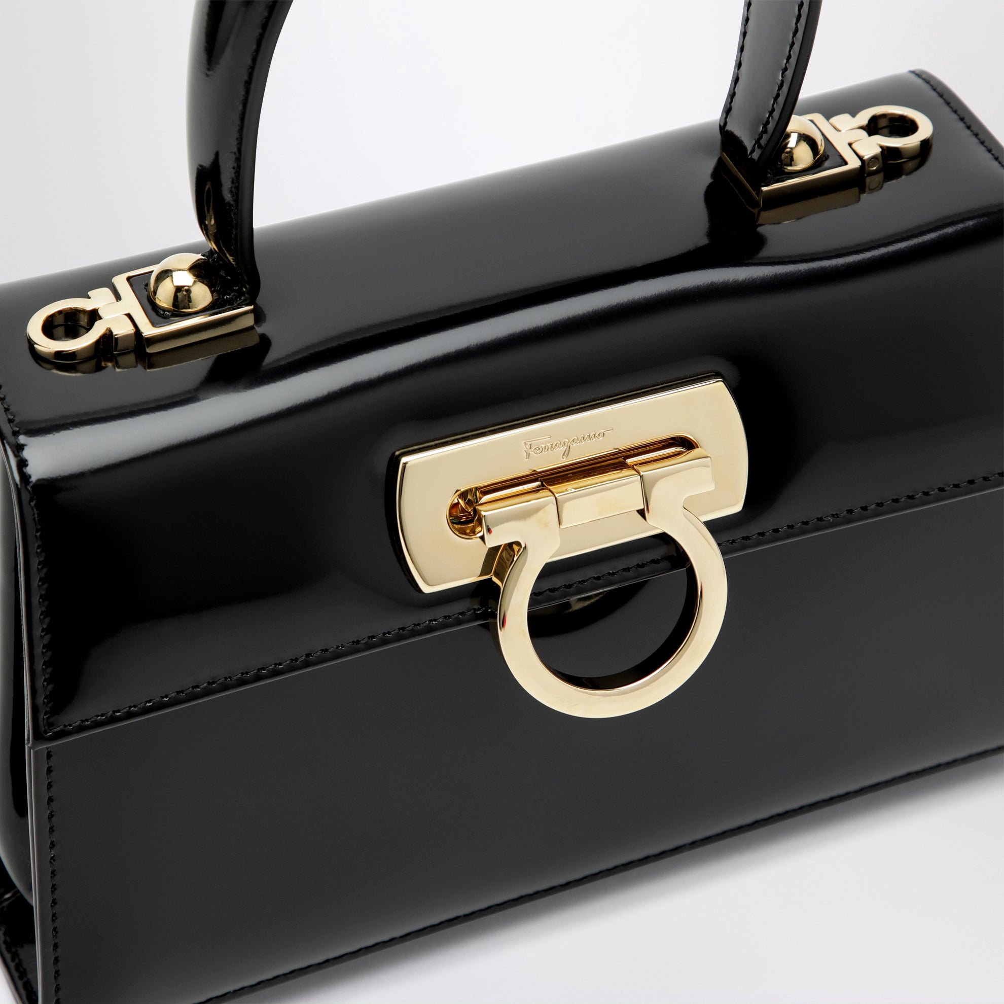 Borsa Iconic Top Handle nera