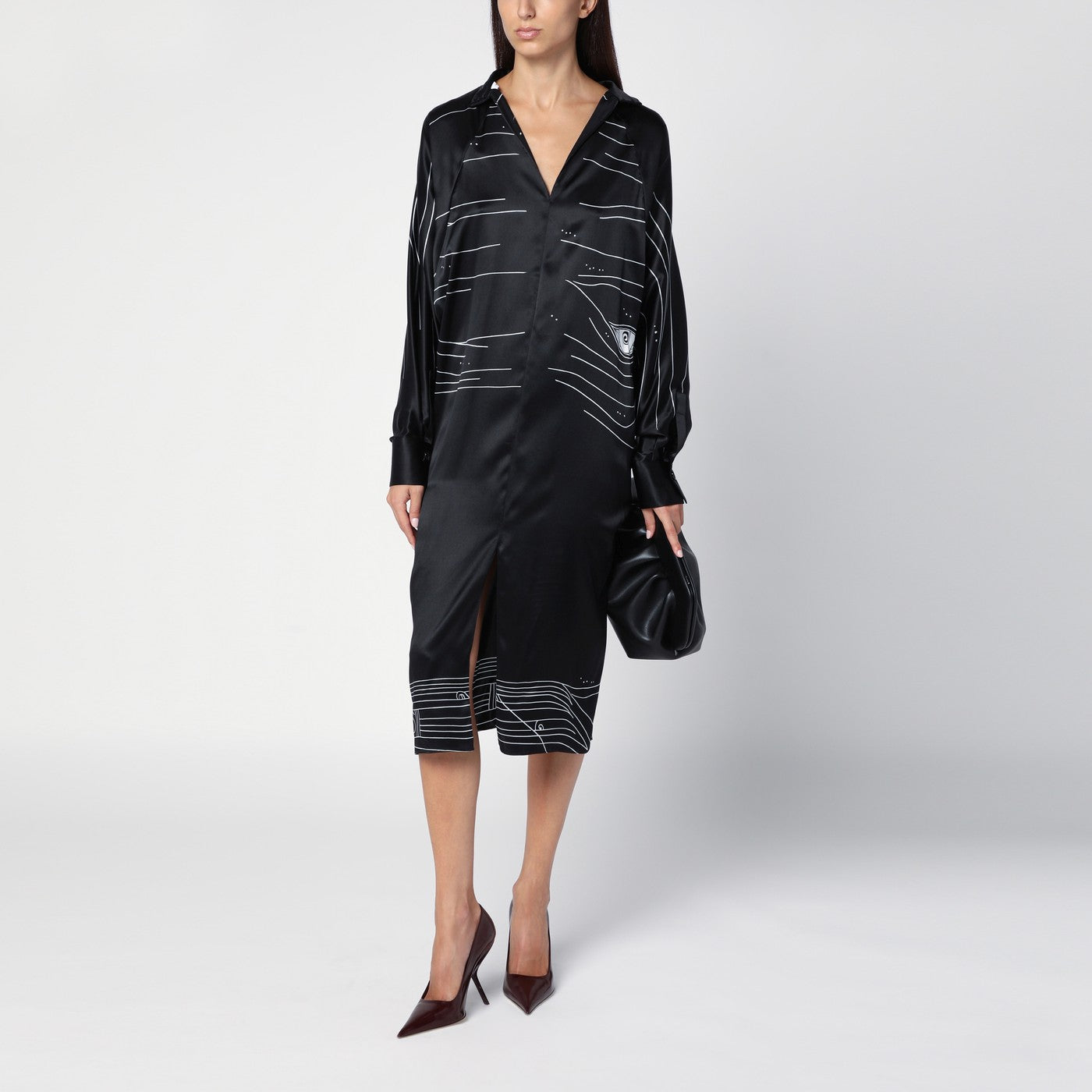 Robe midi noire en satin de soie