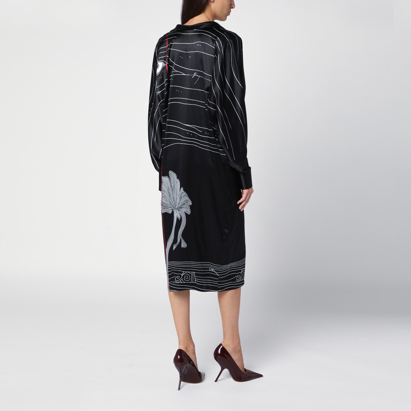 Robe midi noire en satin de soie
