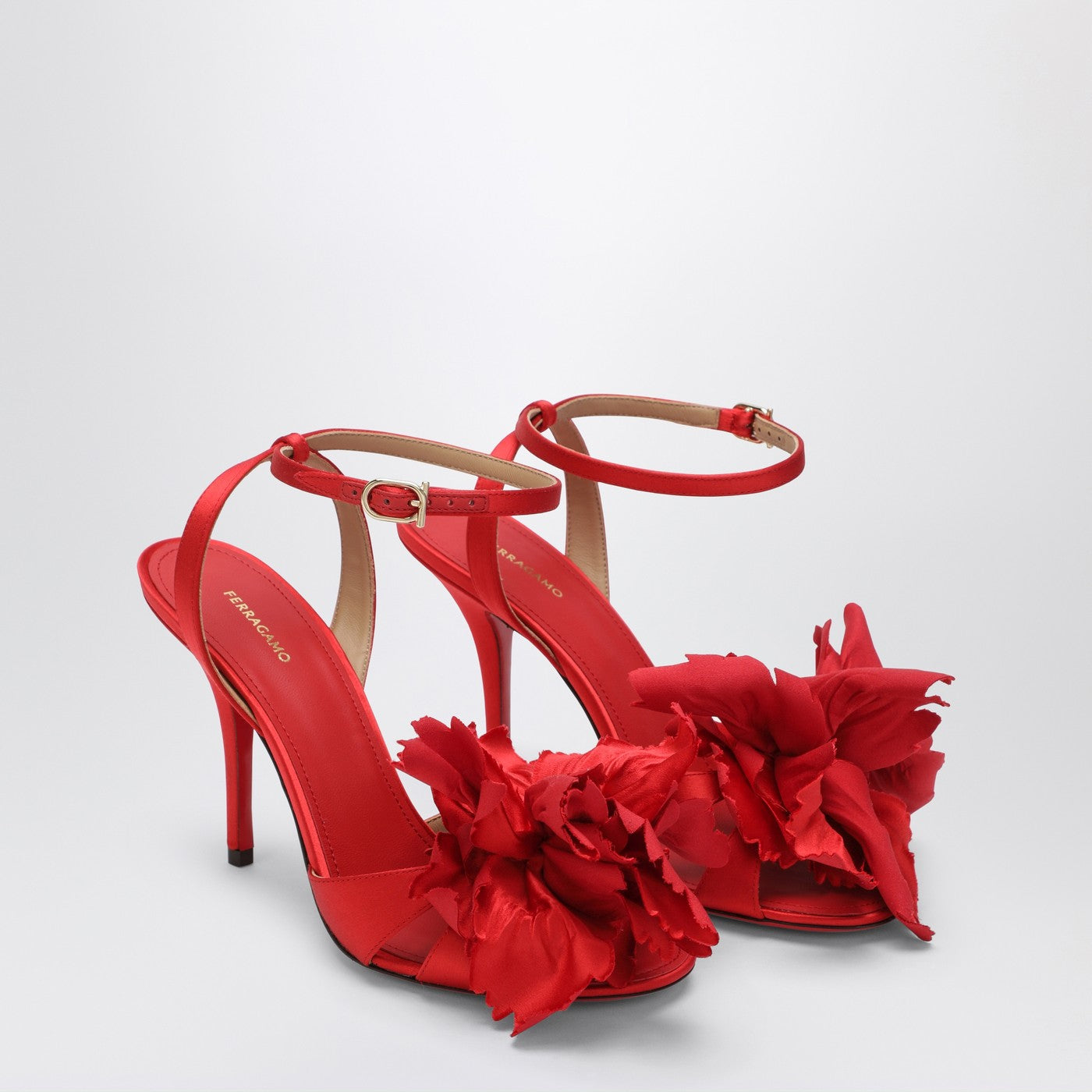 Red satin sandals with flower