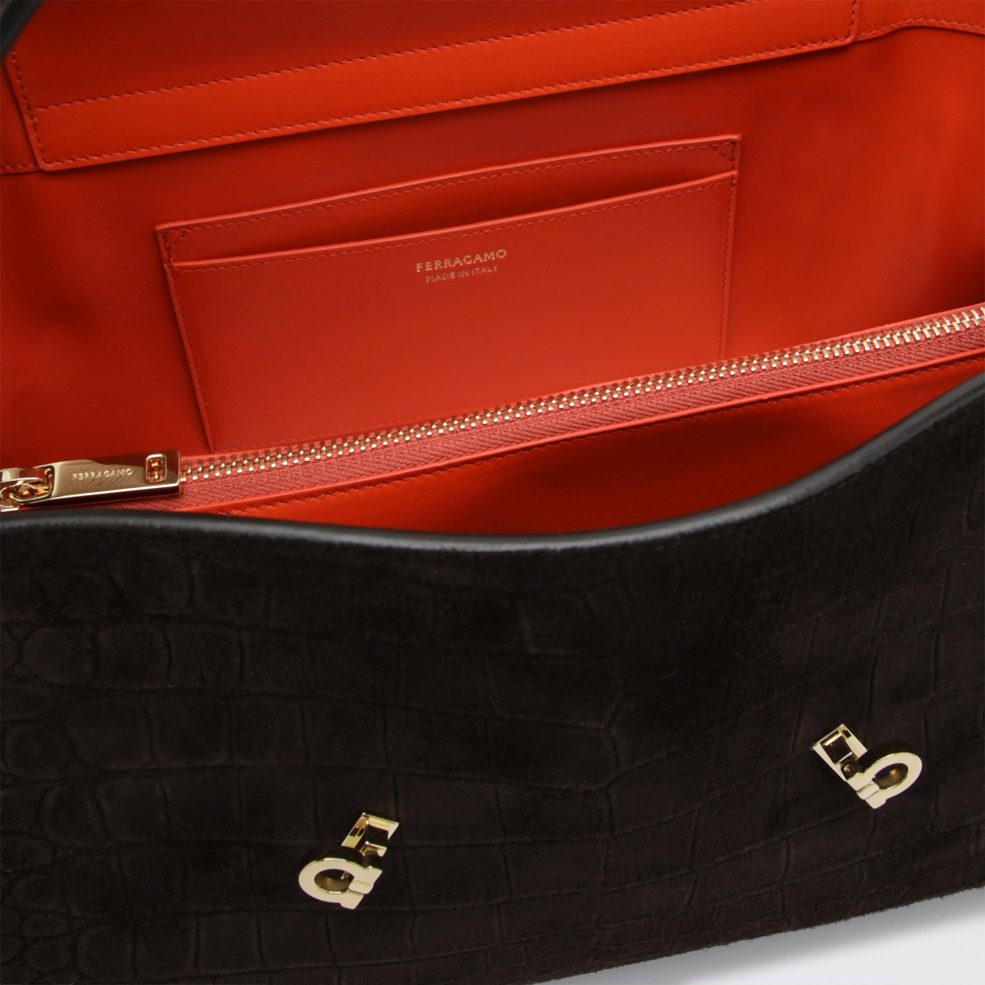 Hug Soft M shoulder bag in Natural crocodile-effect