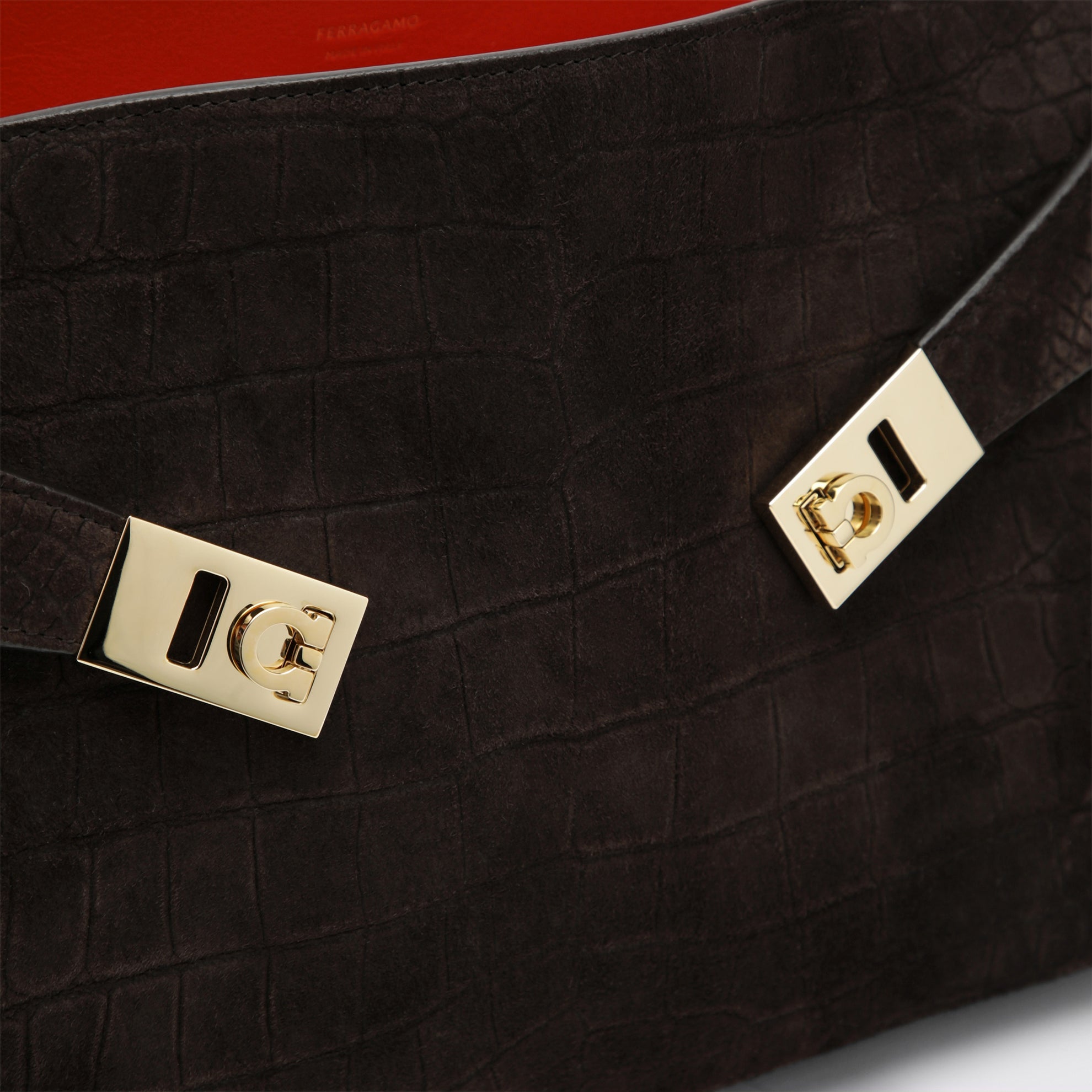 Hug Soft M shoulder bag in Natural crocodile-effect