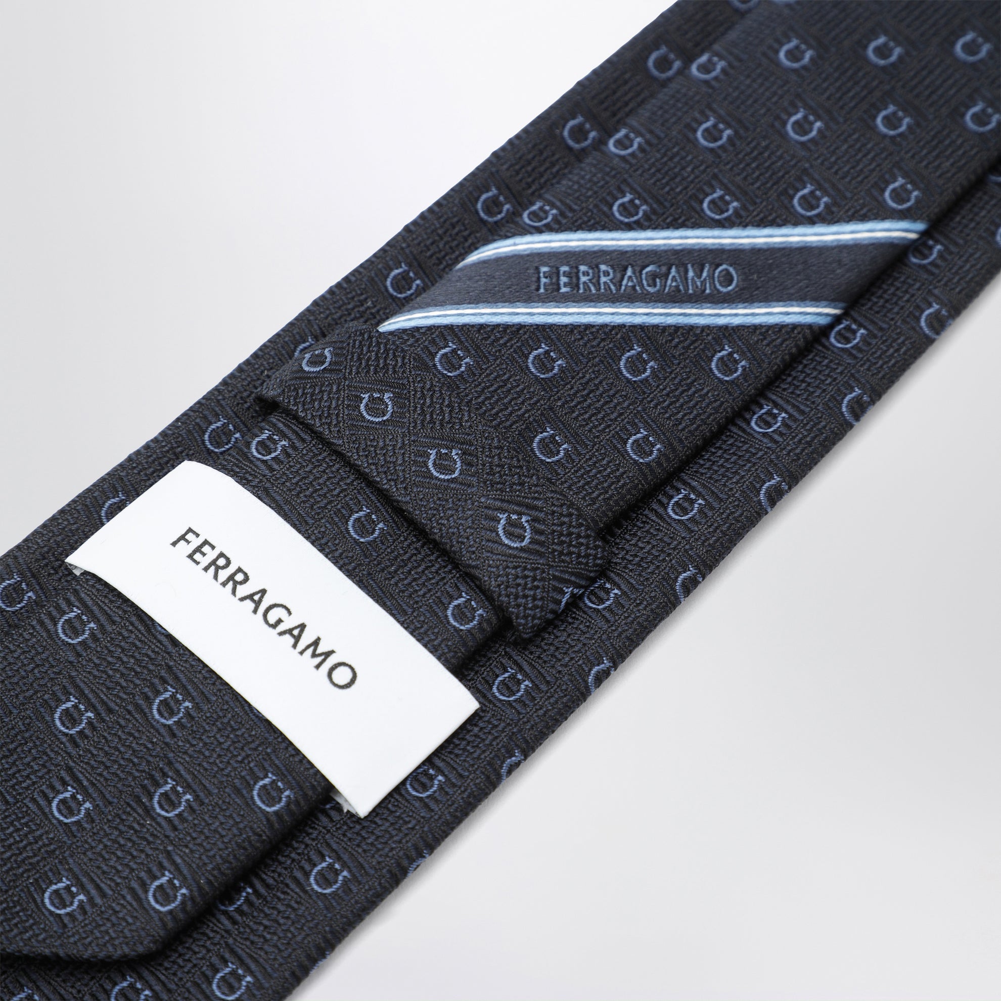 Cravate Gancini bleu foncé en soie jacquard