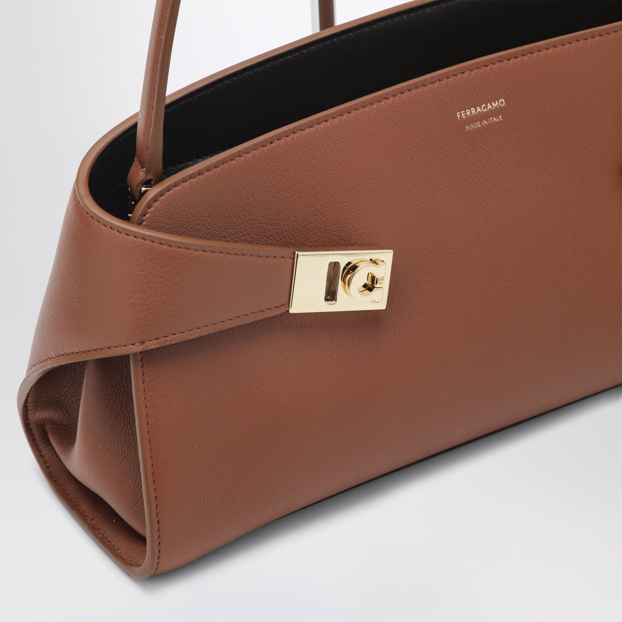 Hug East-West Schultertasche cognac/dunkelbraun