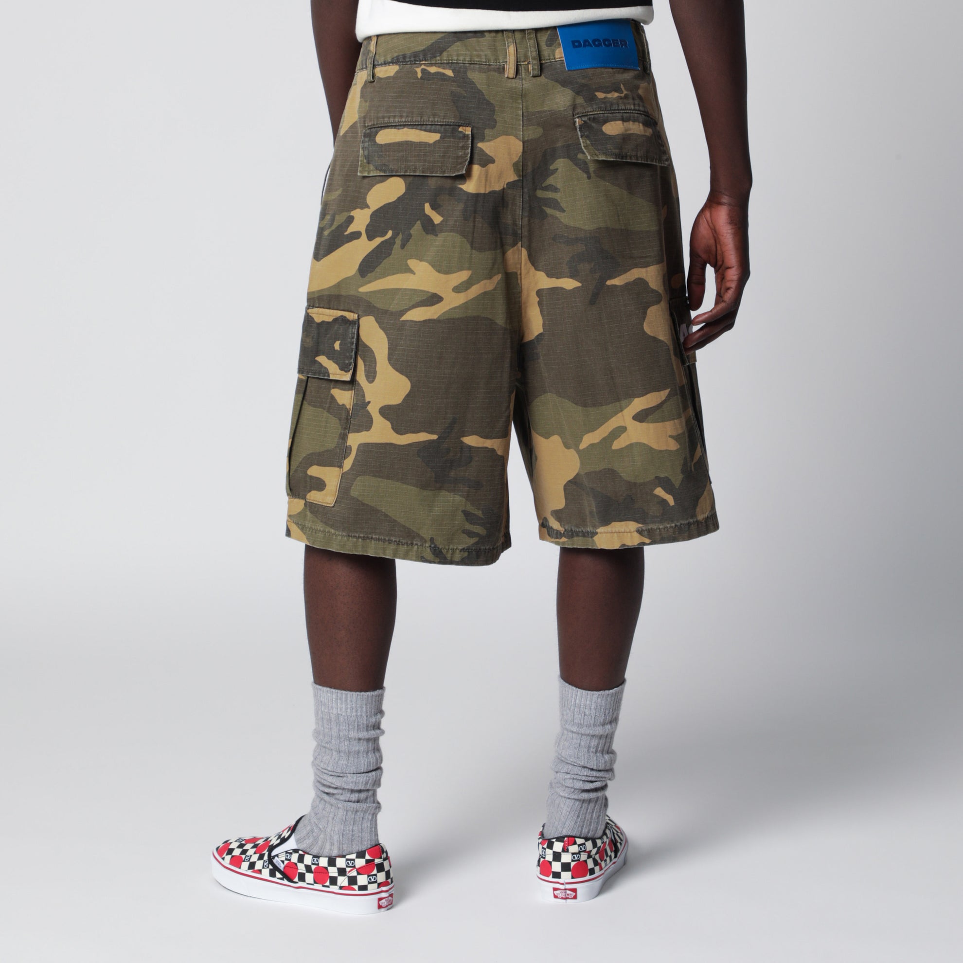 Big Bags cargo Bermuda shorts with camouflage pattern