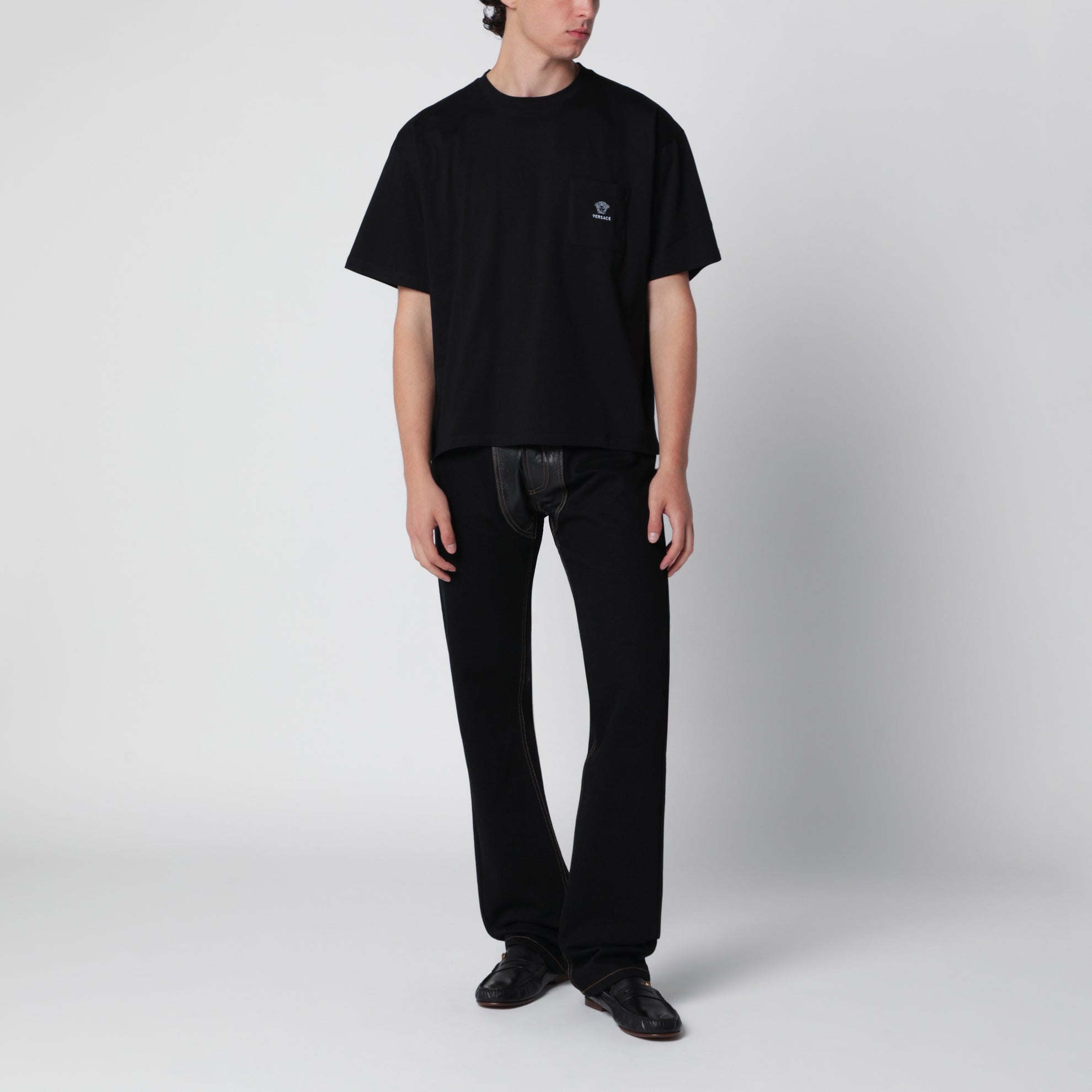 T-shirt in jersey di cotone con ricamo Medusa nera