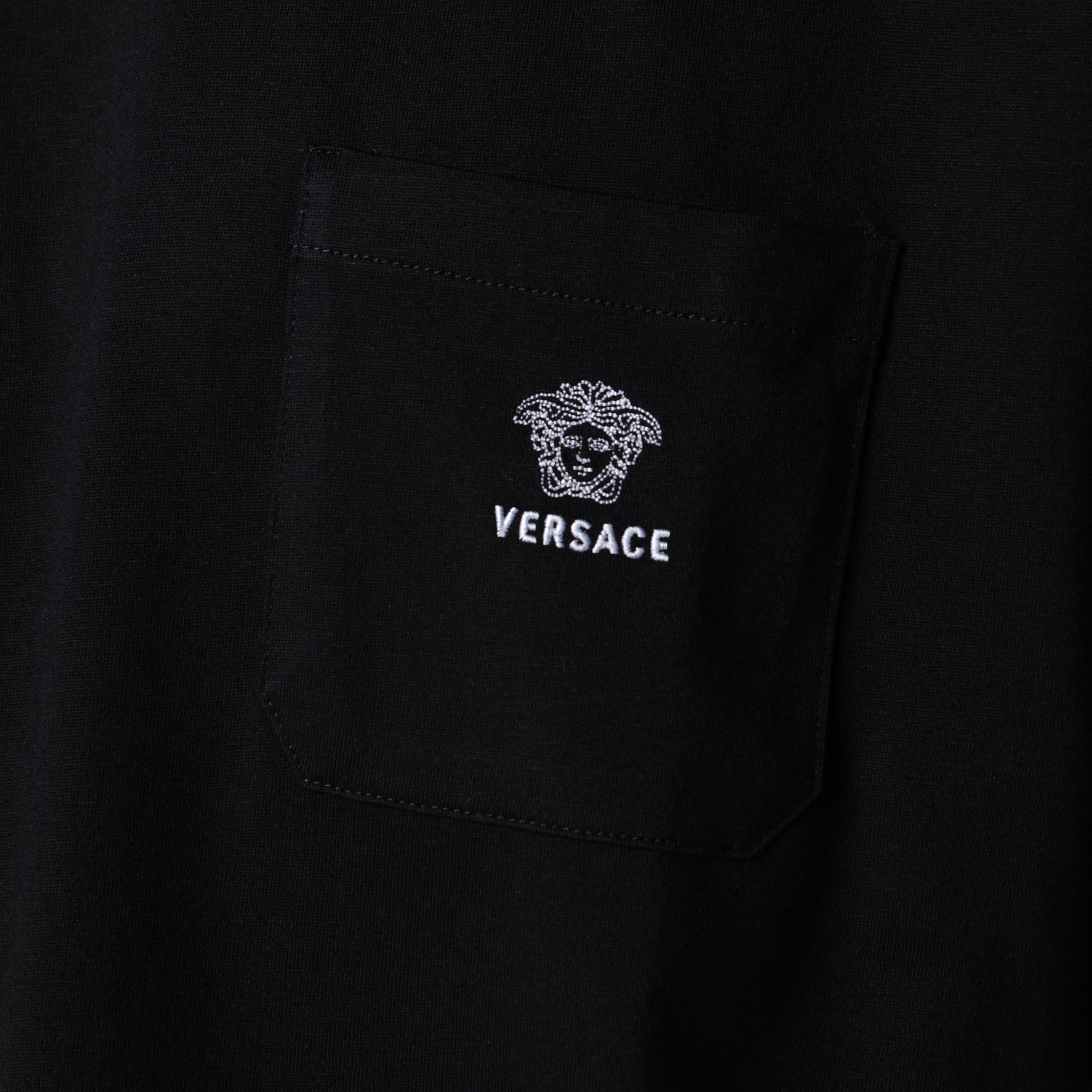 T-shirt in jersey di cotone con ricamo Medusa nera
