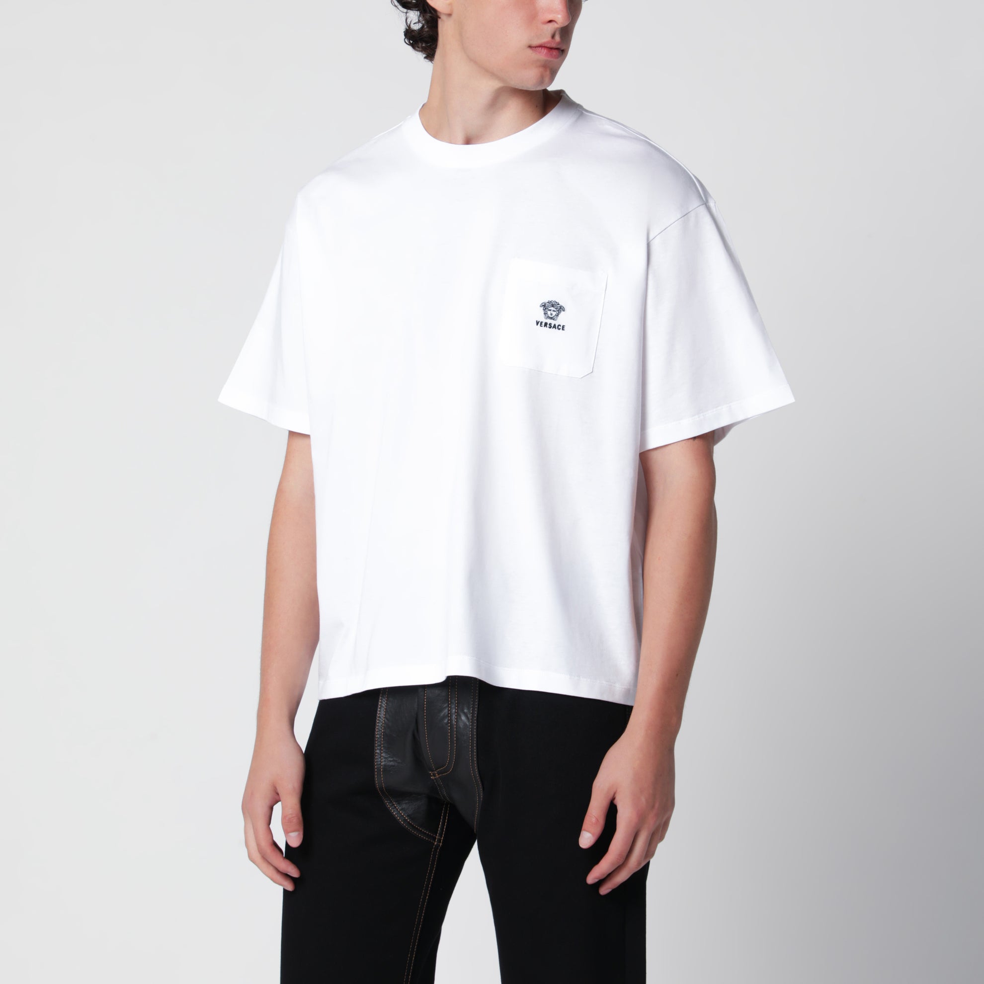 T-shirt in jersey di cotone con ricamo Medusa bianca