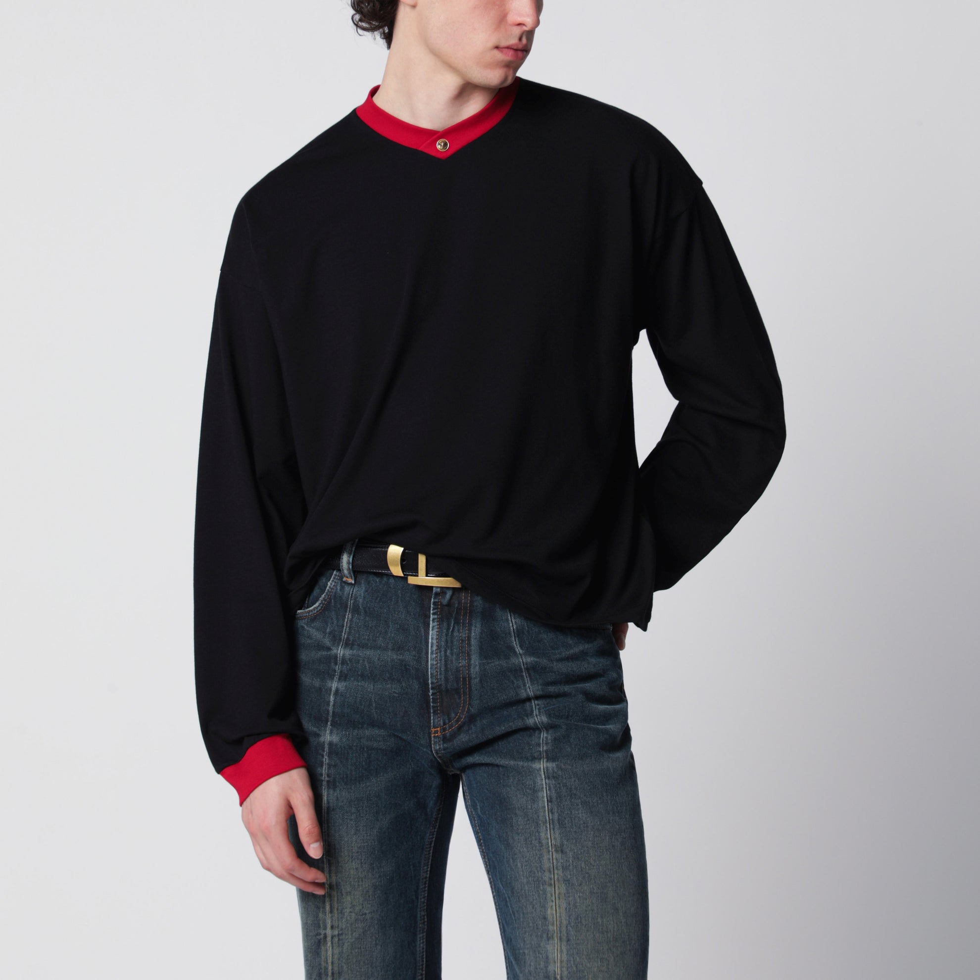 Schwarz/rotes Langarm-T-Shirt