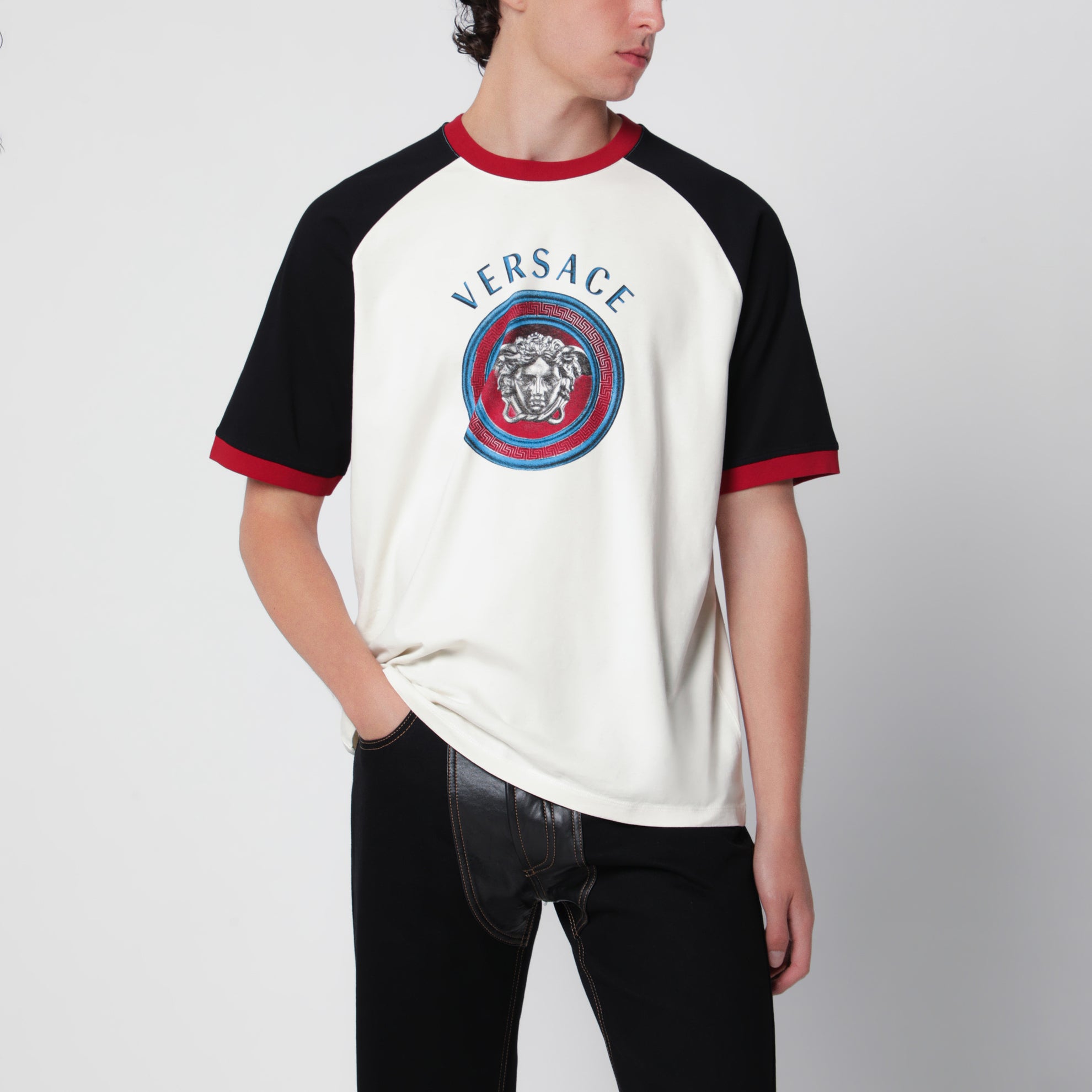 T-shirt con stampa Medusa in cotone bianca/nera