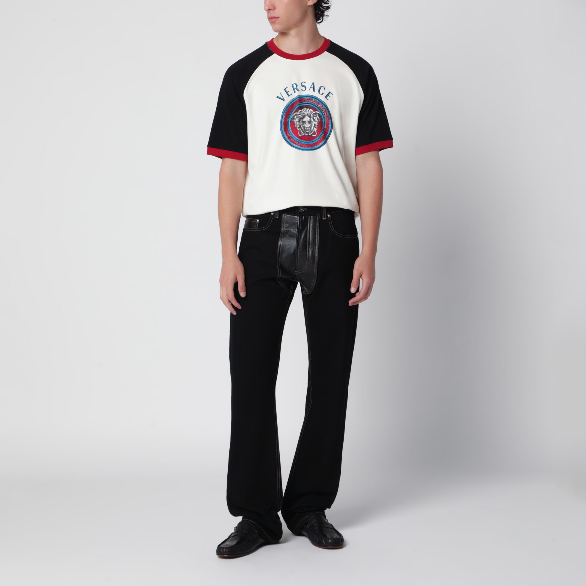 T-shirt con stampa Medusa in cotone bianca/nera