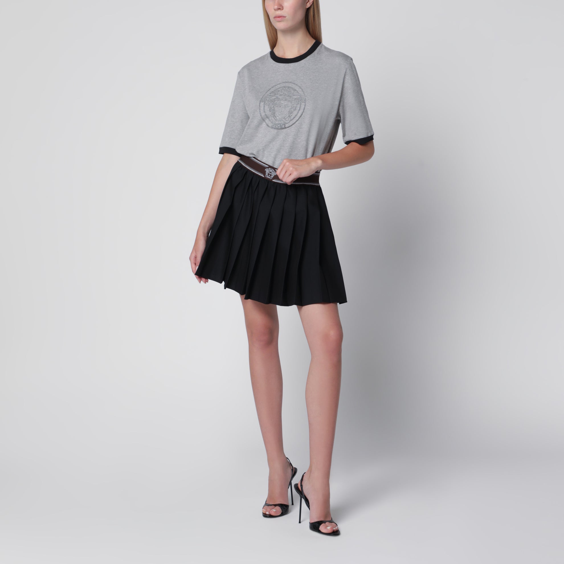 Mini gonna a pieghe in lana e mohair nera