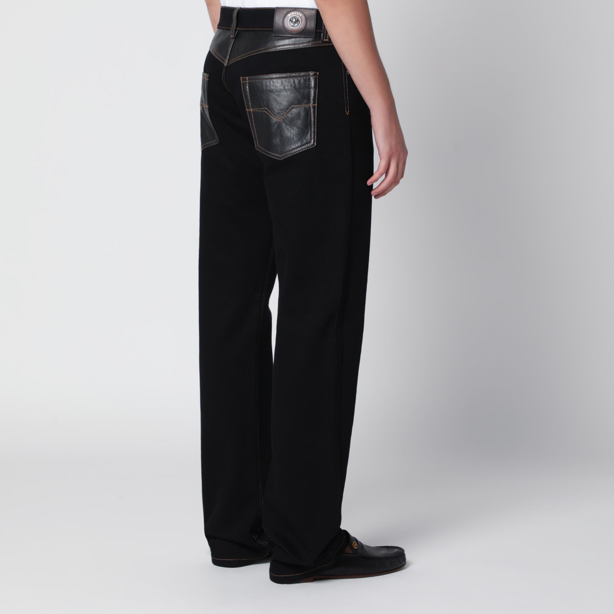 Jeans a gamba dritta in denim e pelle neri