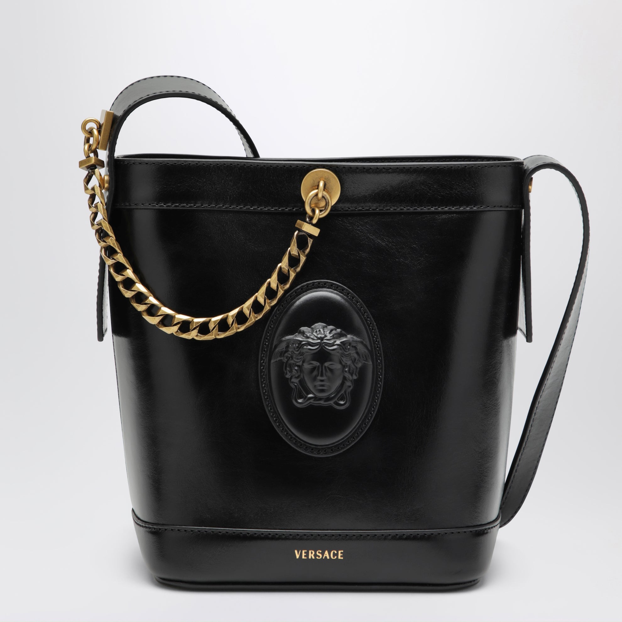 Borsa a secchiello nera in pelle