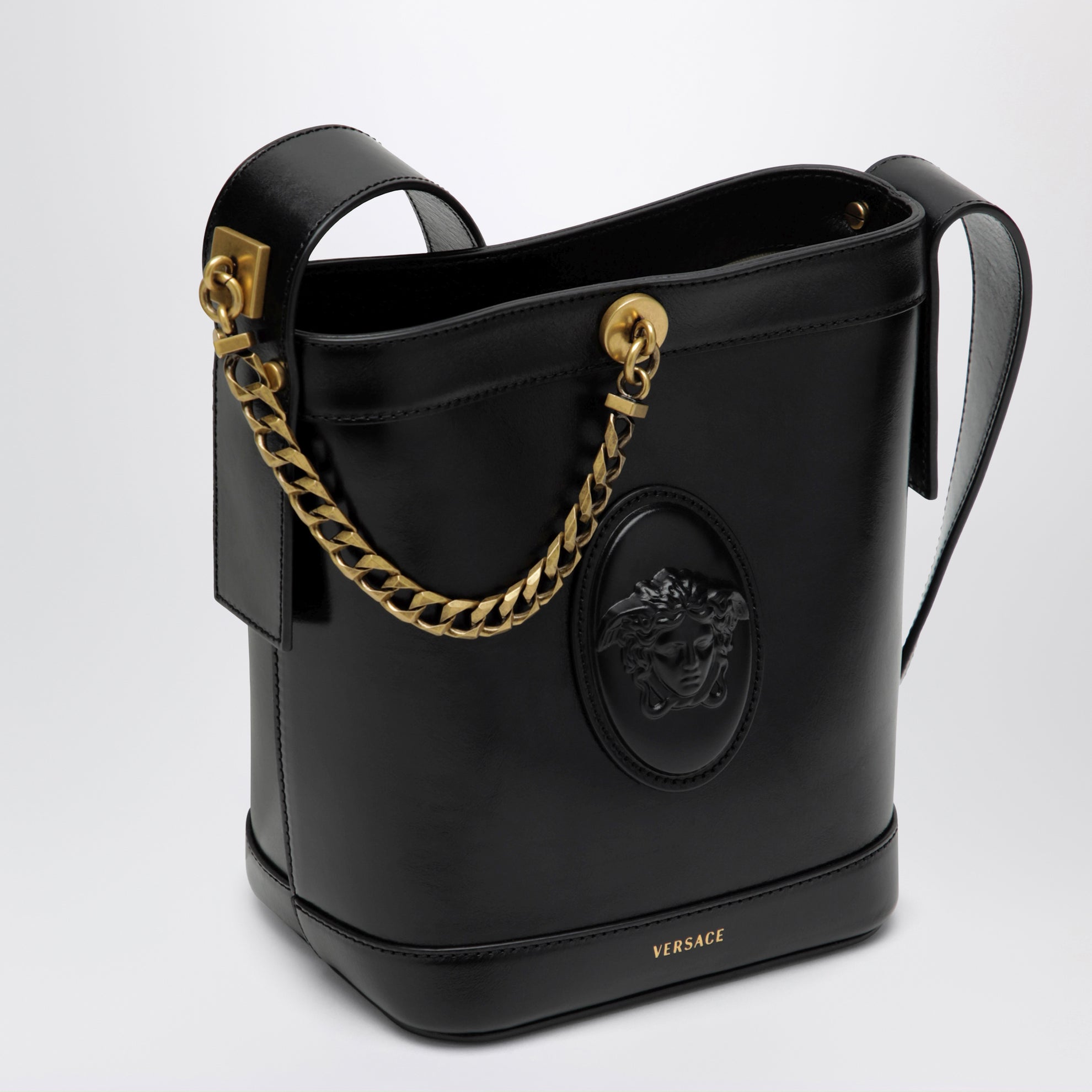 Borsa a secchiello nera in pelle