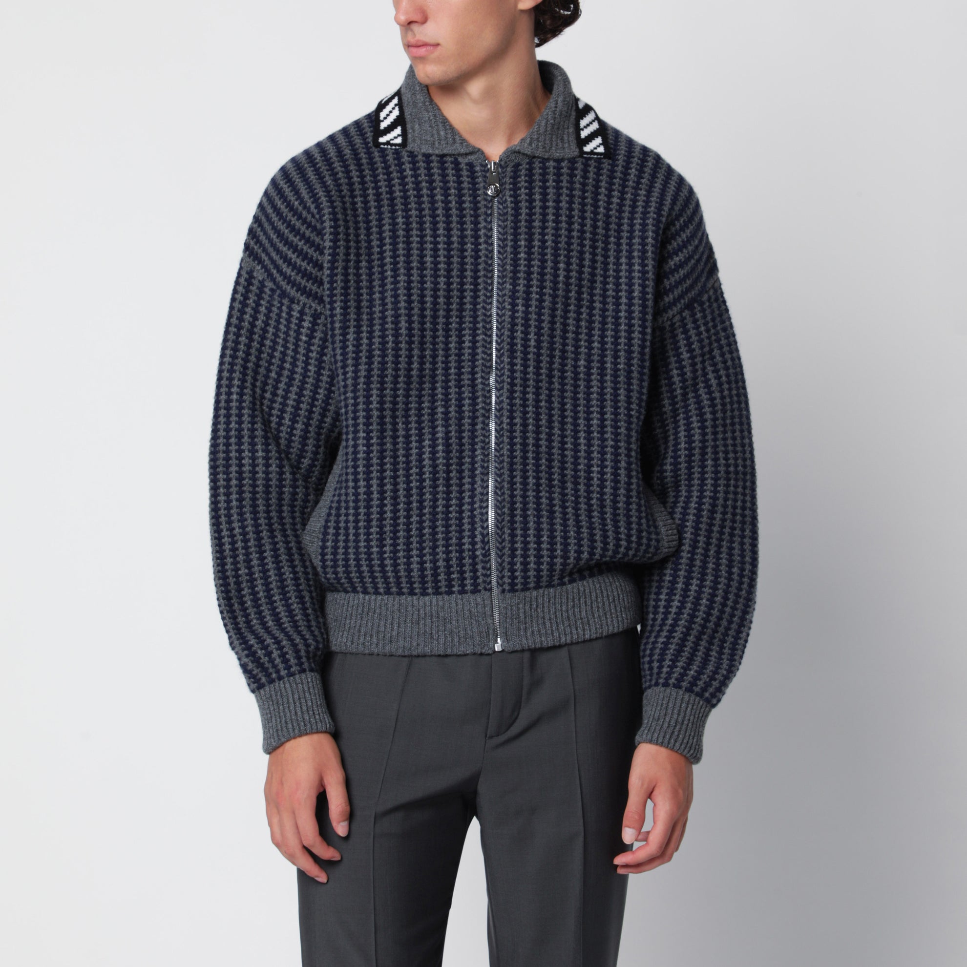 Cardigan zippé gris foncé en laine