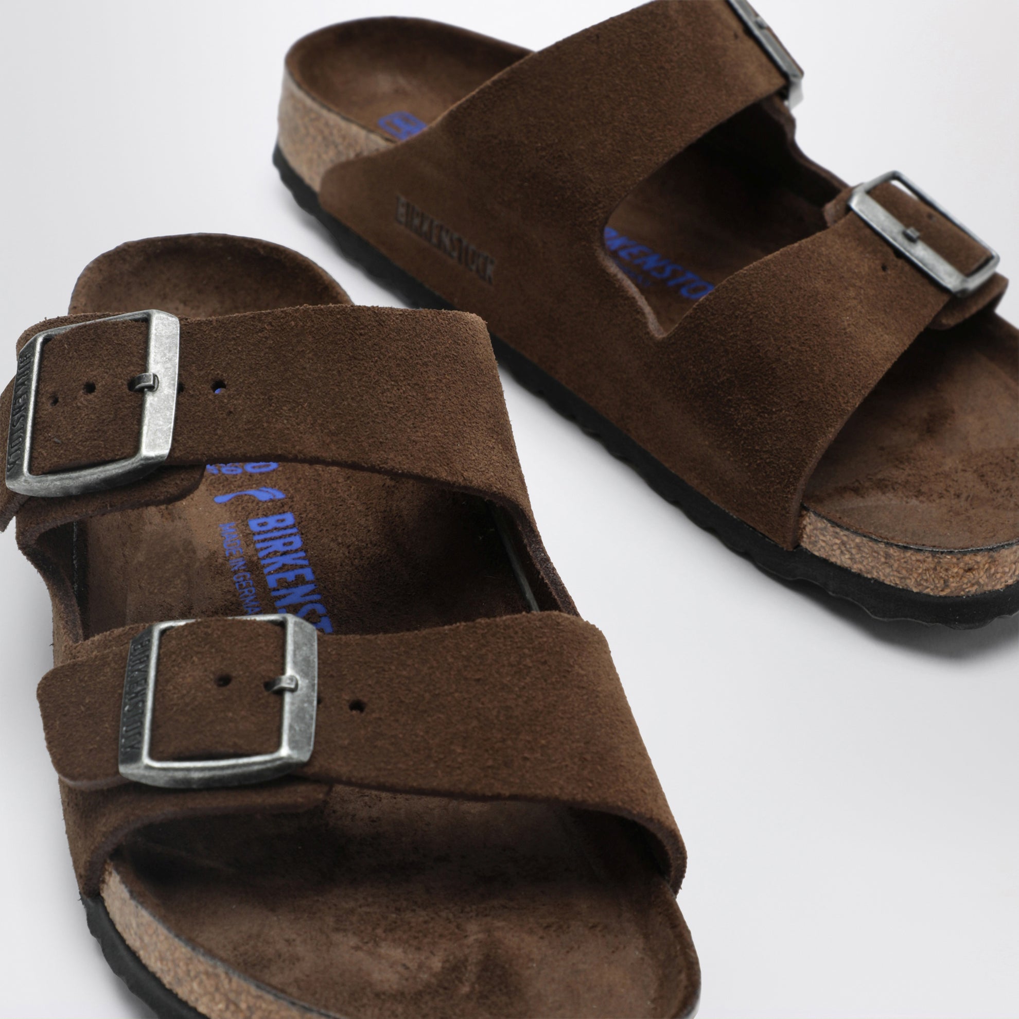Braune Arizona Slides mit weichem Fußbett aus Wildleder