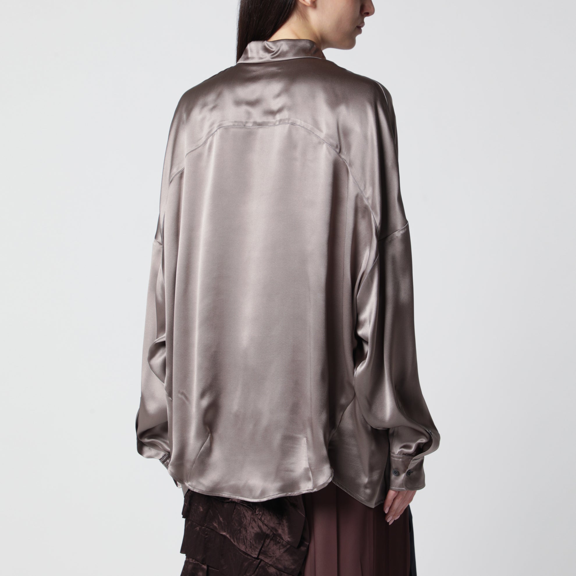 Camicia color taupe in seta lucida
