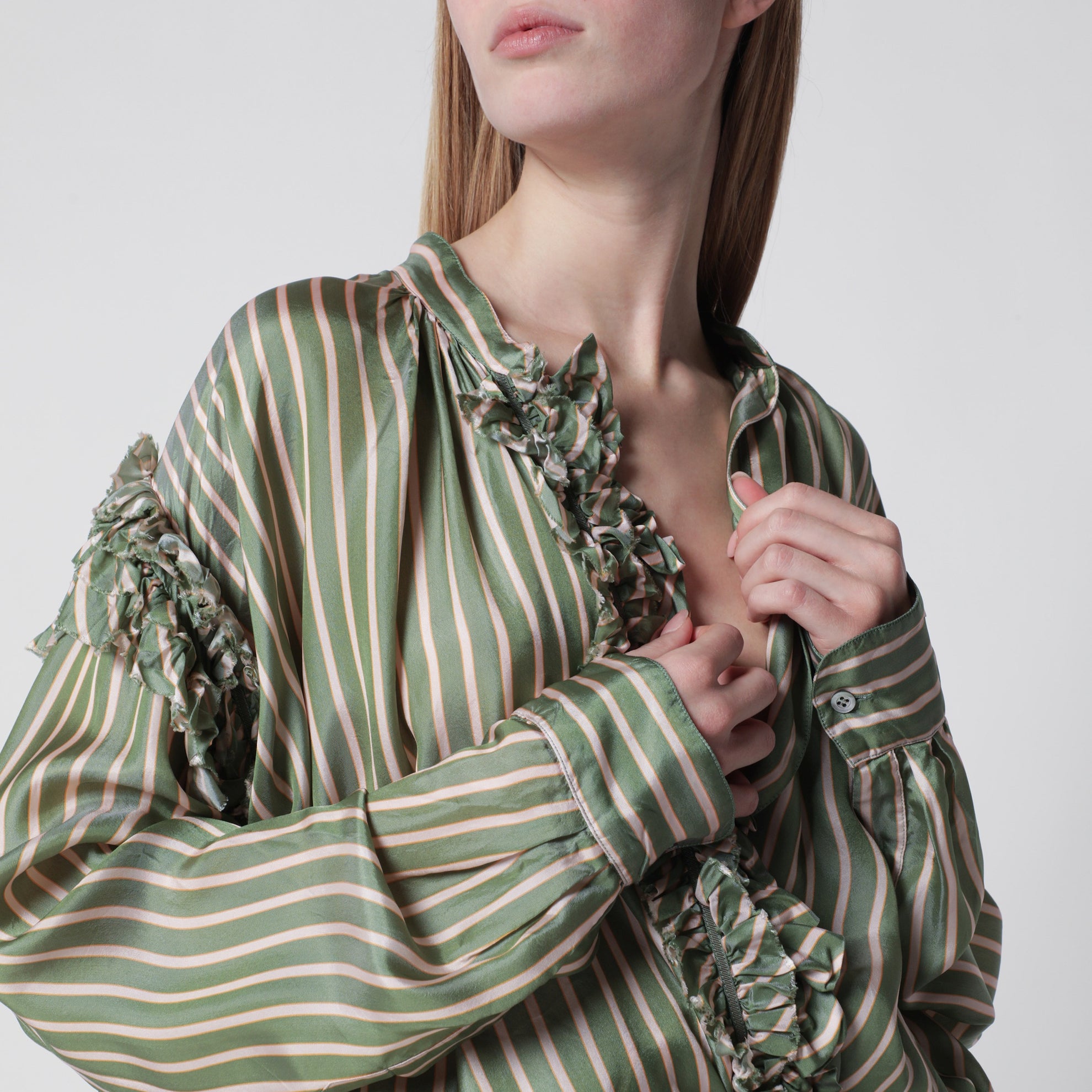 Camicia incrociata verde a righe in cupro
