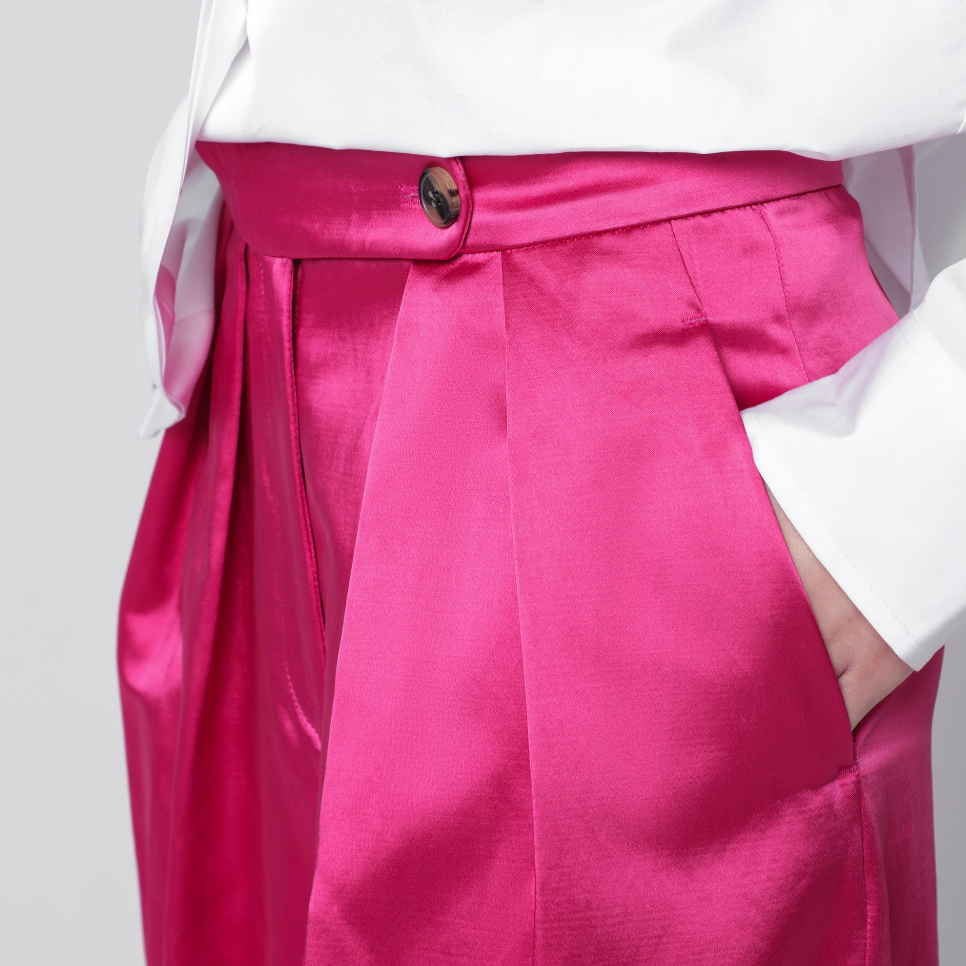Wide pleated fuchsia satin trousers